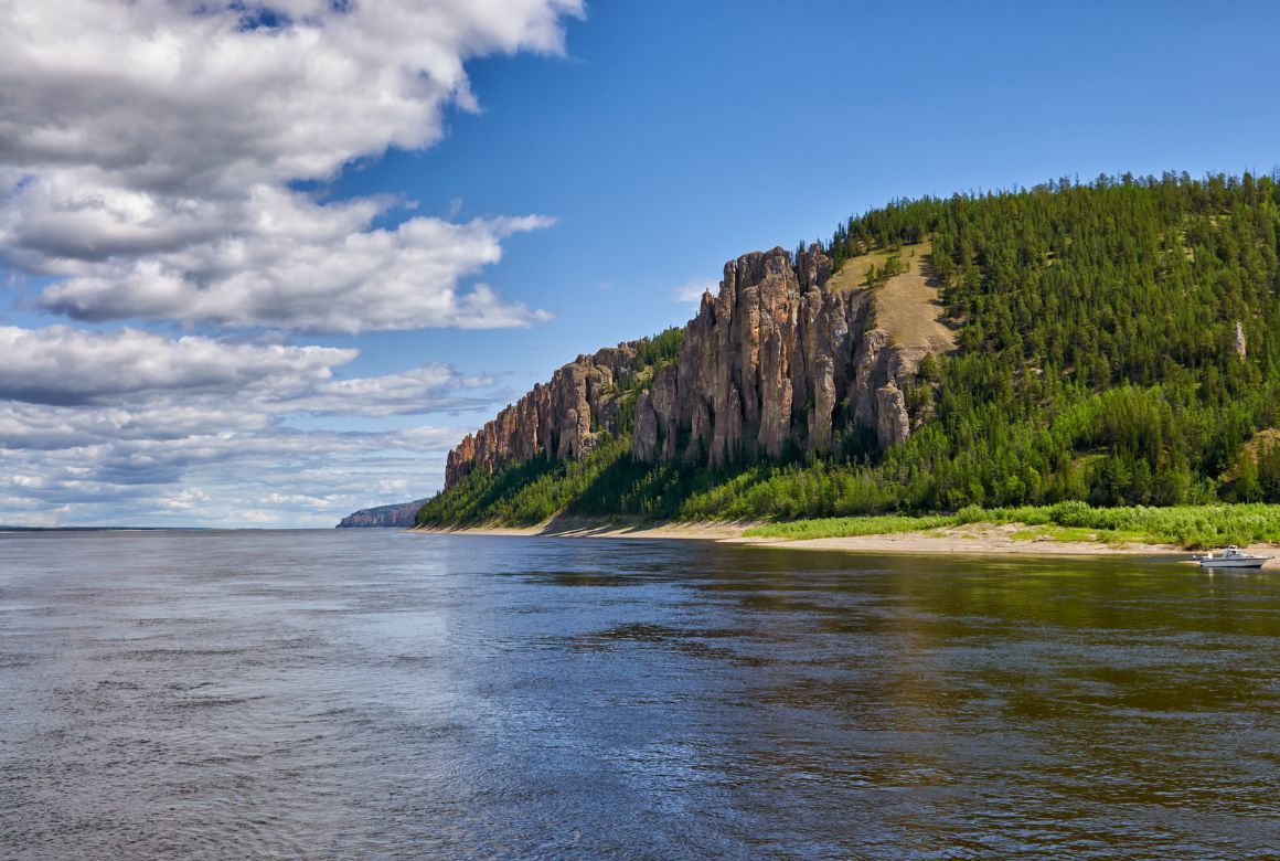 Река Лена и её столбы (vi_blackberry / Canva)