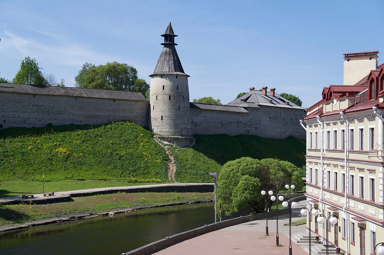 Псковский кремль (Tatiusa / Wikimedia)