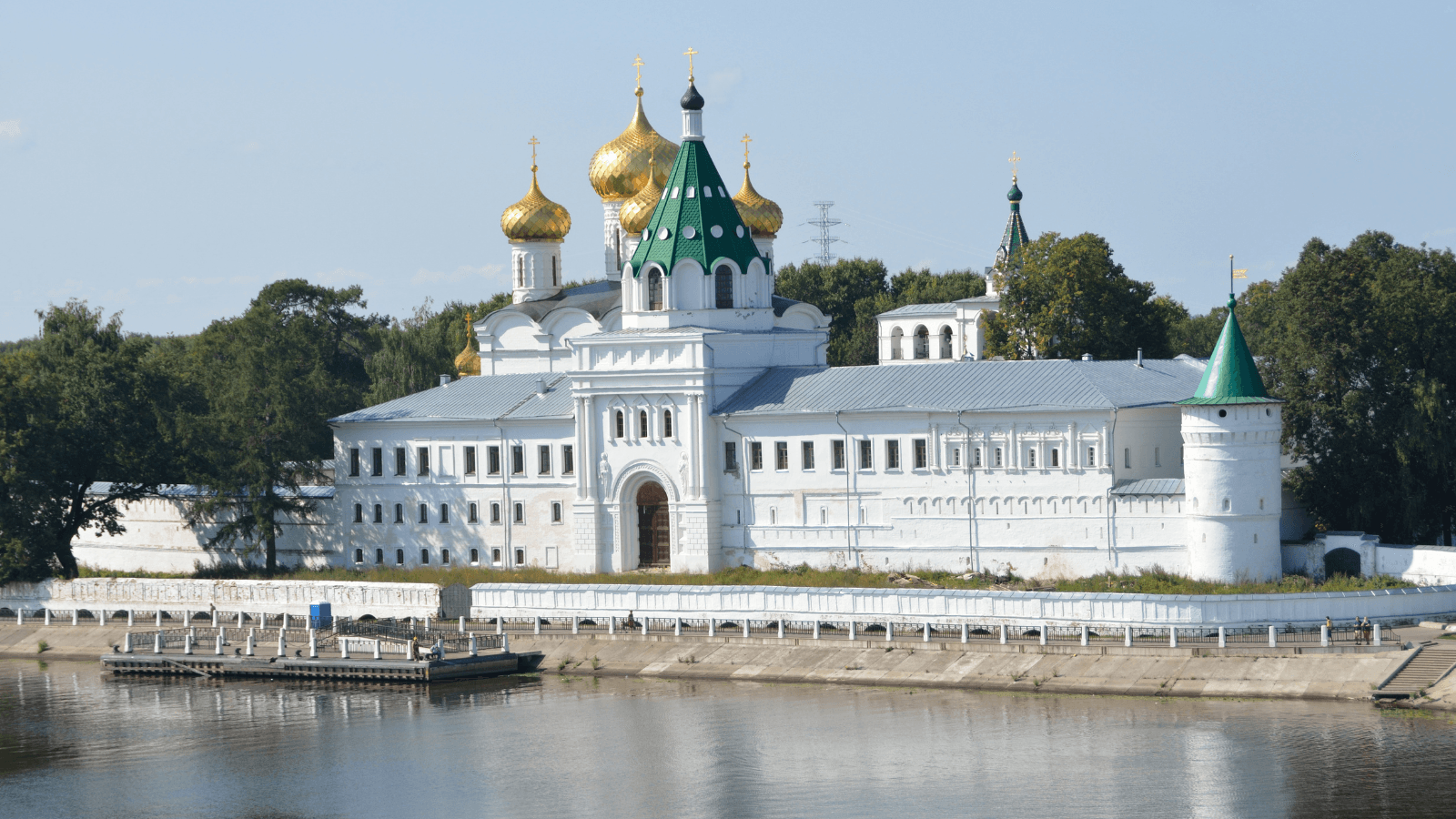 Свято-Троицкий Ипатьевский монастырь / irinabal18 / Canva