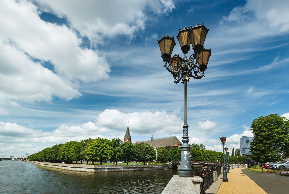 Остров Канта: весь покрытый зеленью, абсолютно весь (castenoid / Canva)