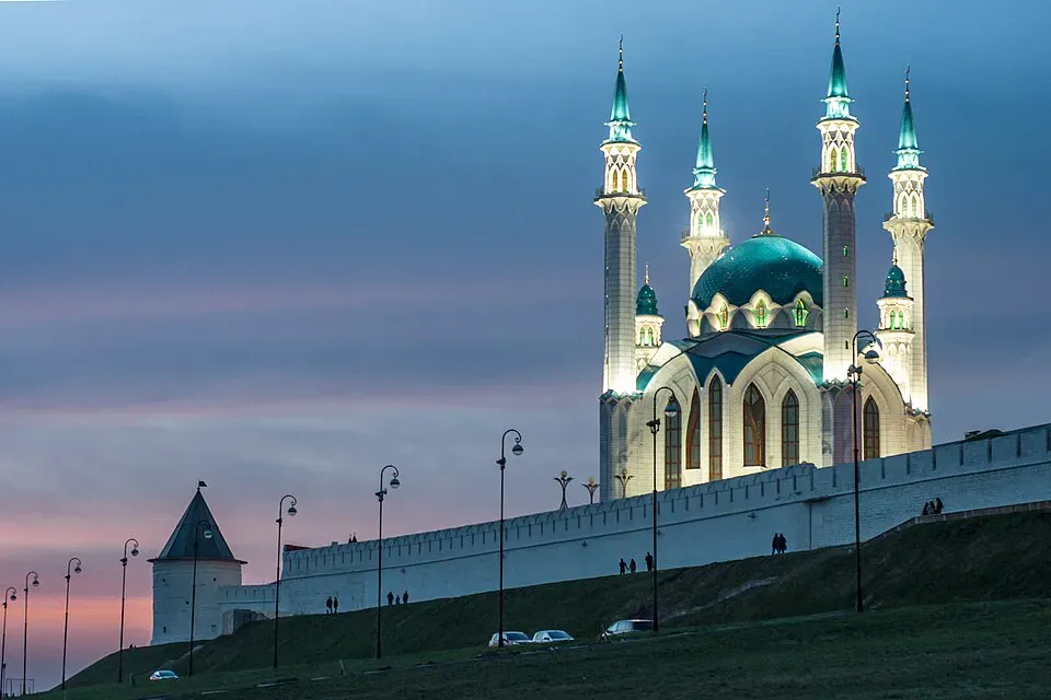 Казанский кремль на закате (Алексей Задонский / Wikimedia)