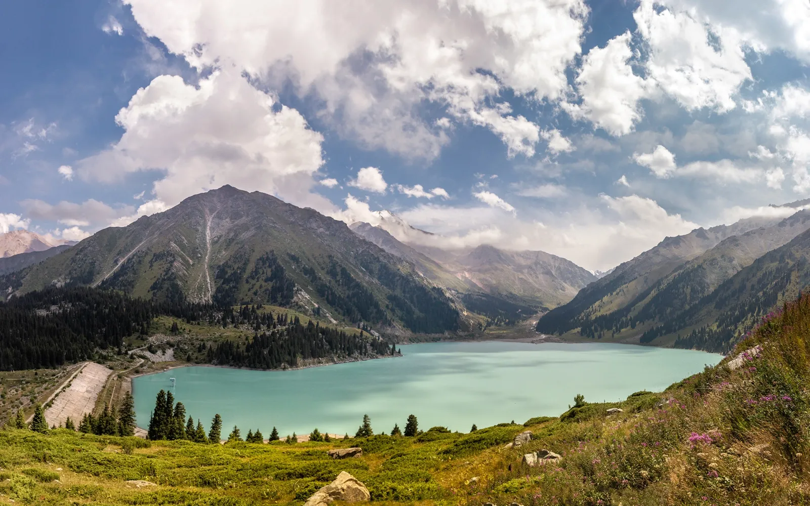 Что посмотреть в Алматы: горы, базары и лучший бешбармак