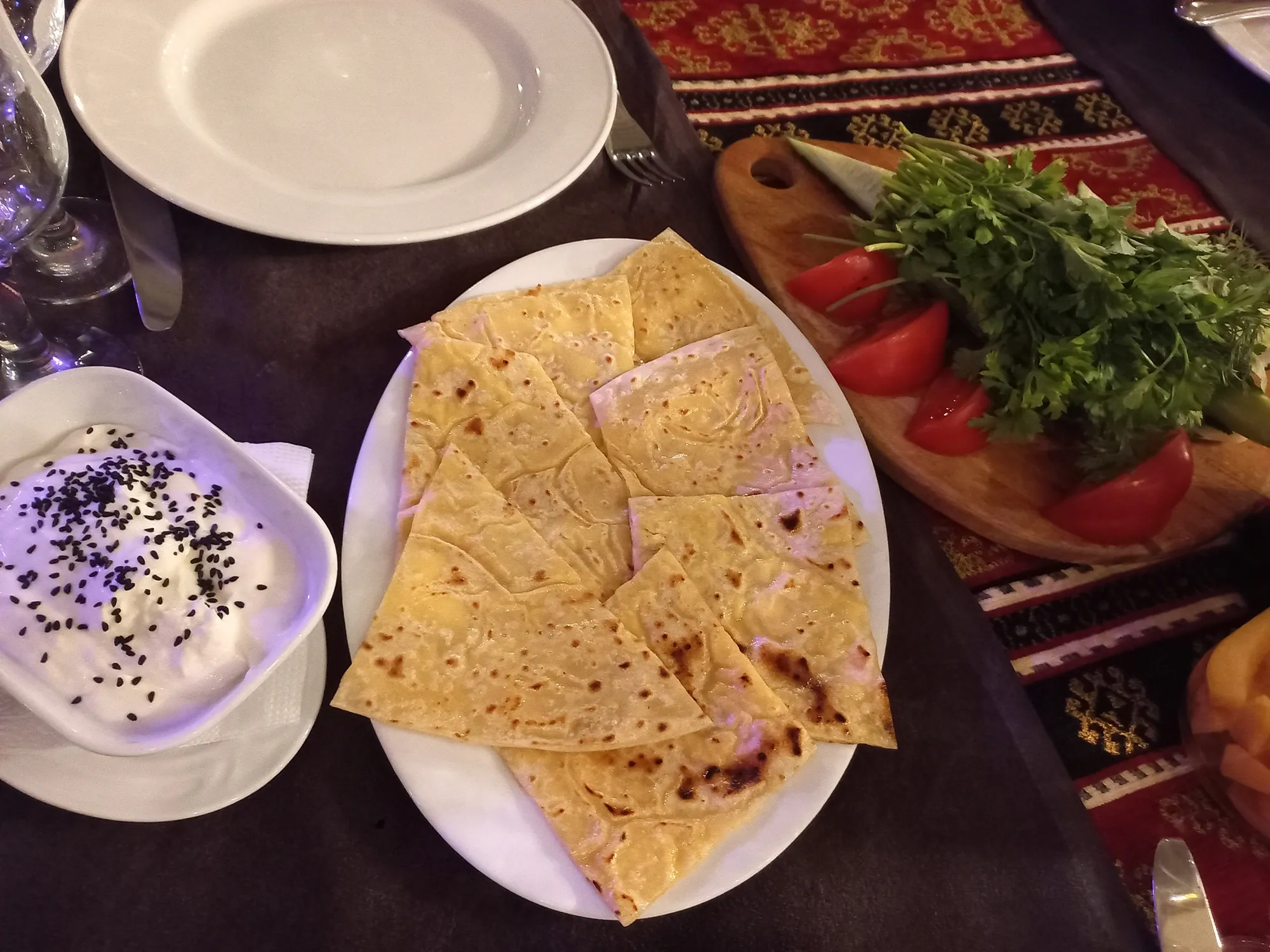 Чуду очень тонкие, а вот начинки много. Фото Дарины Устич