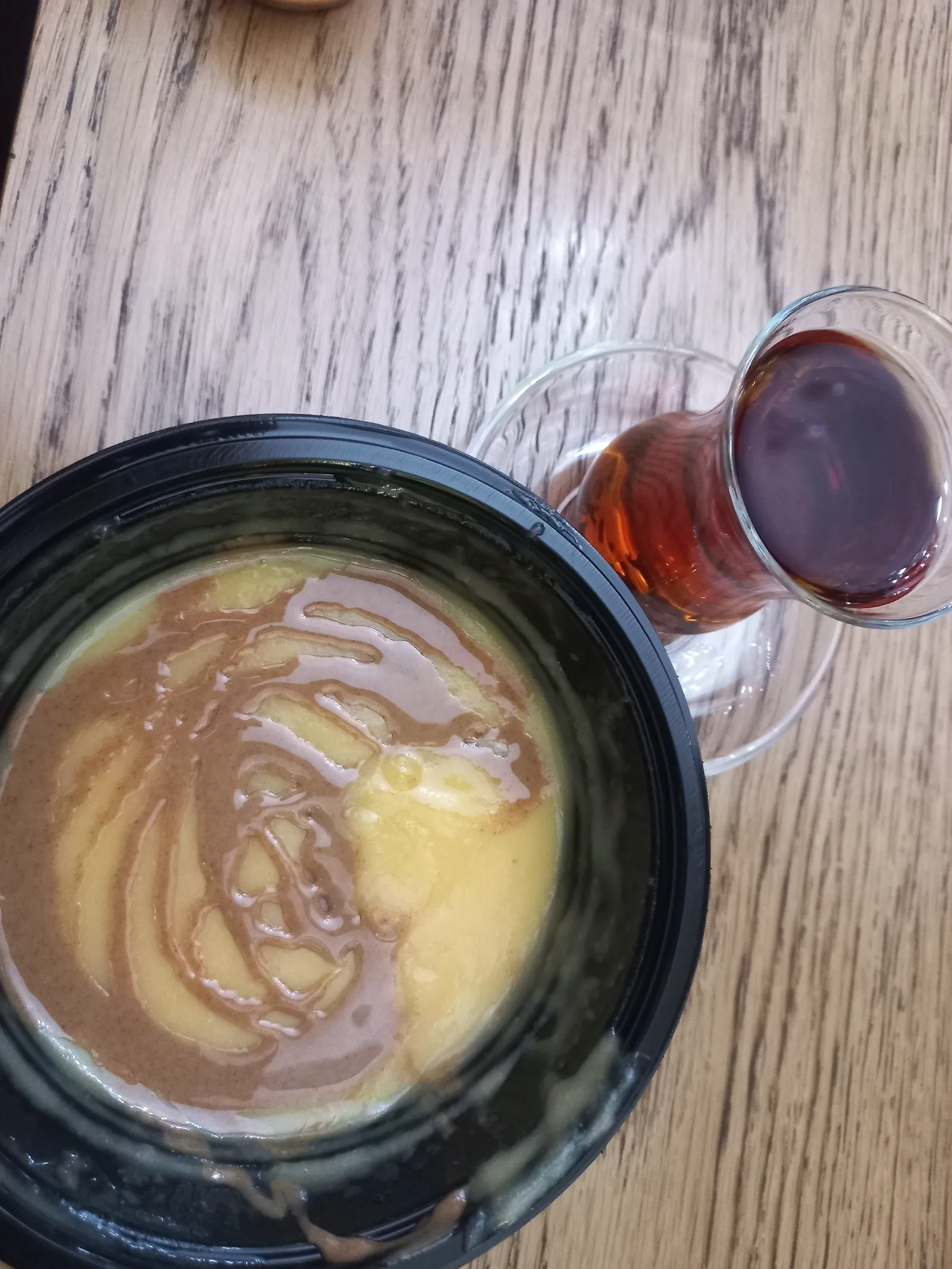 Абрикосовая каша и местный чай&nbsp;—&nbsp;классический завтрак в Дагестане. Фото Дарины Устич