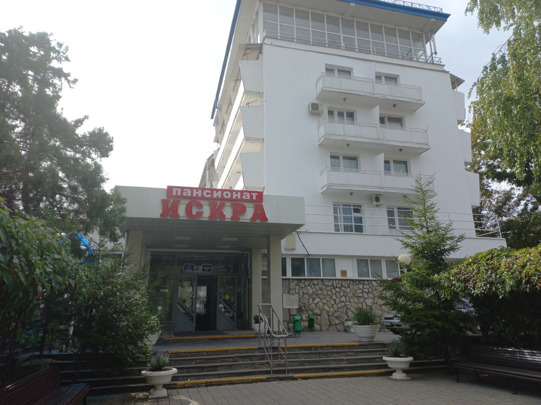 С виду комфортный, а внутри старенький. Это основная черта многих санаториев КМВ. Фото Дарины Устич