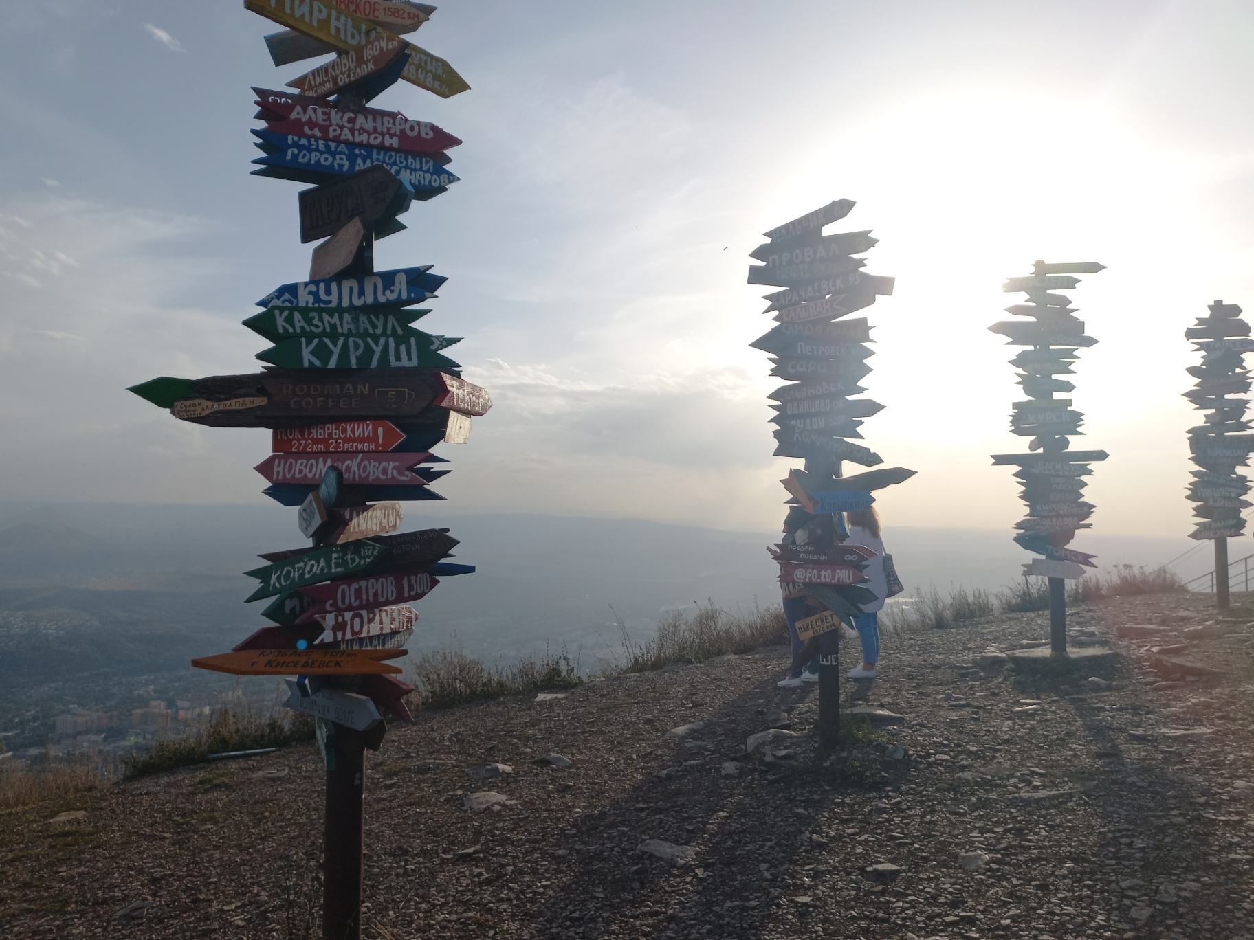 Табличек очень много. Фото Дарины Устич