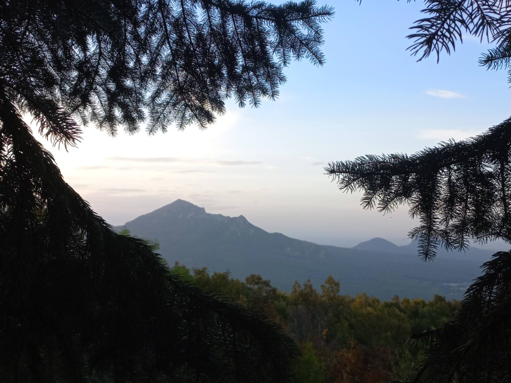 Гора Бештау, вид с Машука. Фото Дарины Устич