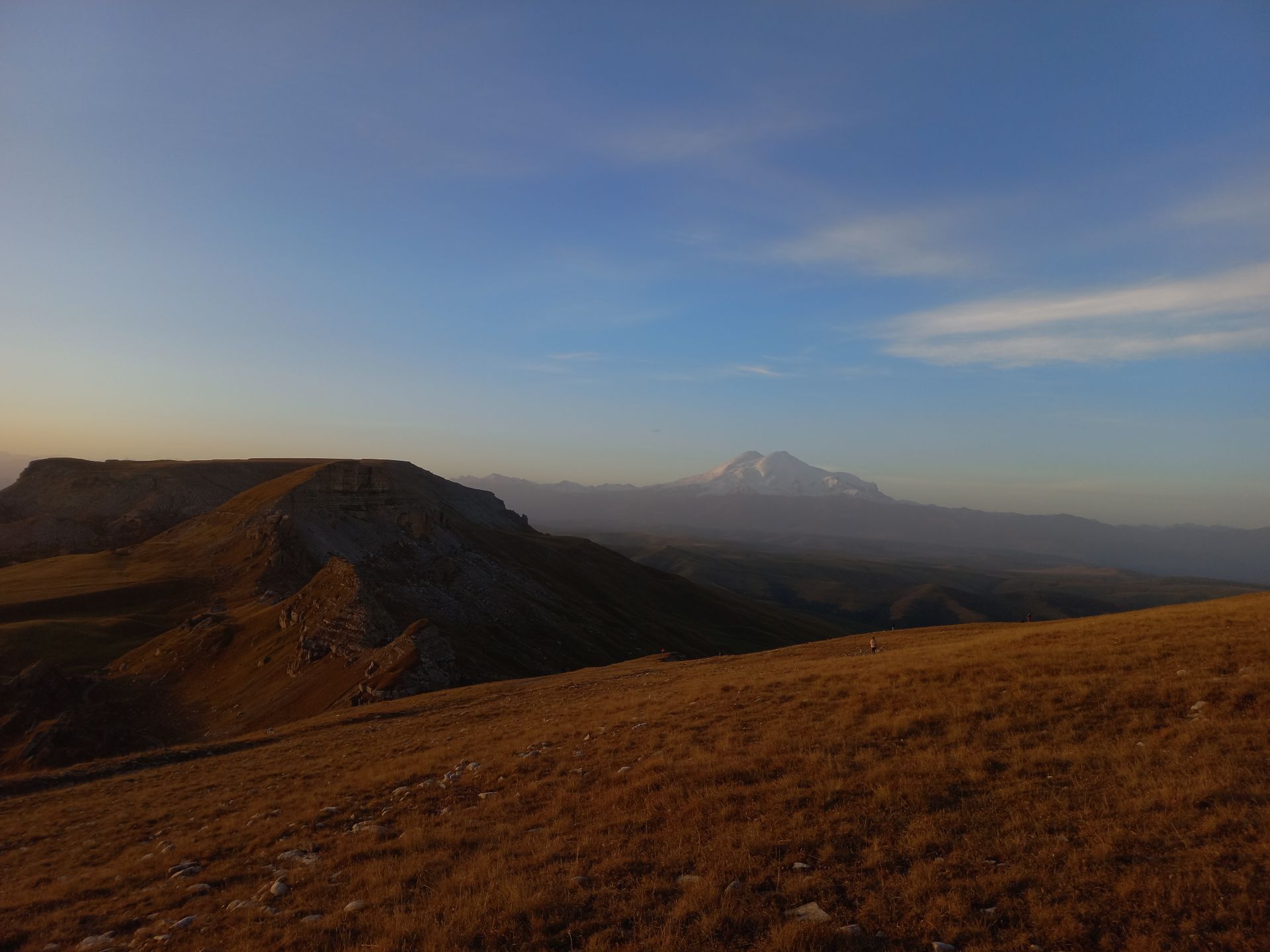 Вид на Эльбрус с плато Бермамыт. Фото Дарины Устич