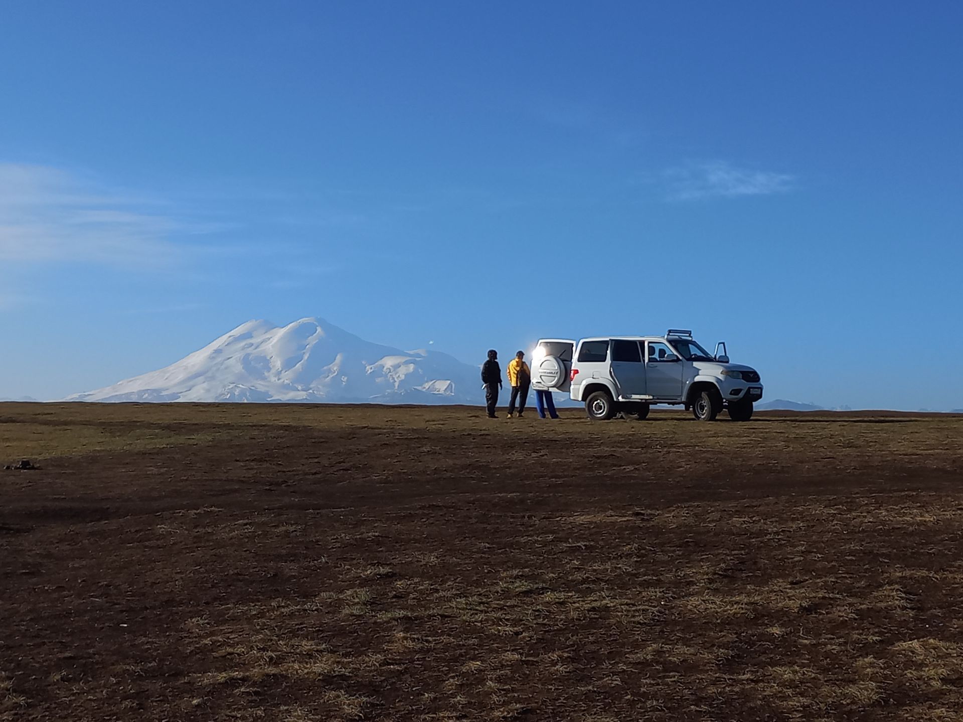 Пожалуй, лучшая дополнительная статья расходов: тур на рассвет на Бермамыт. Фото Дарины Устич