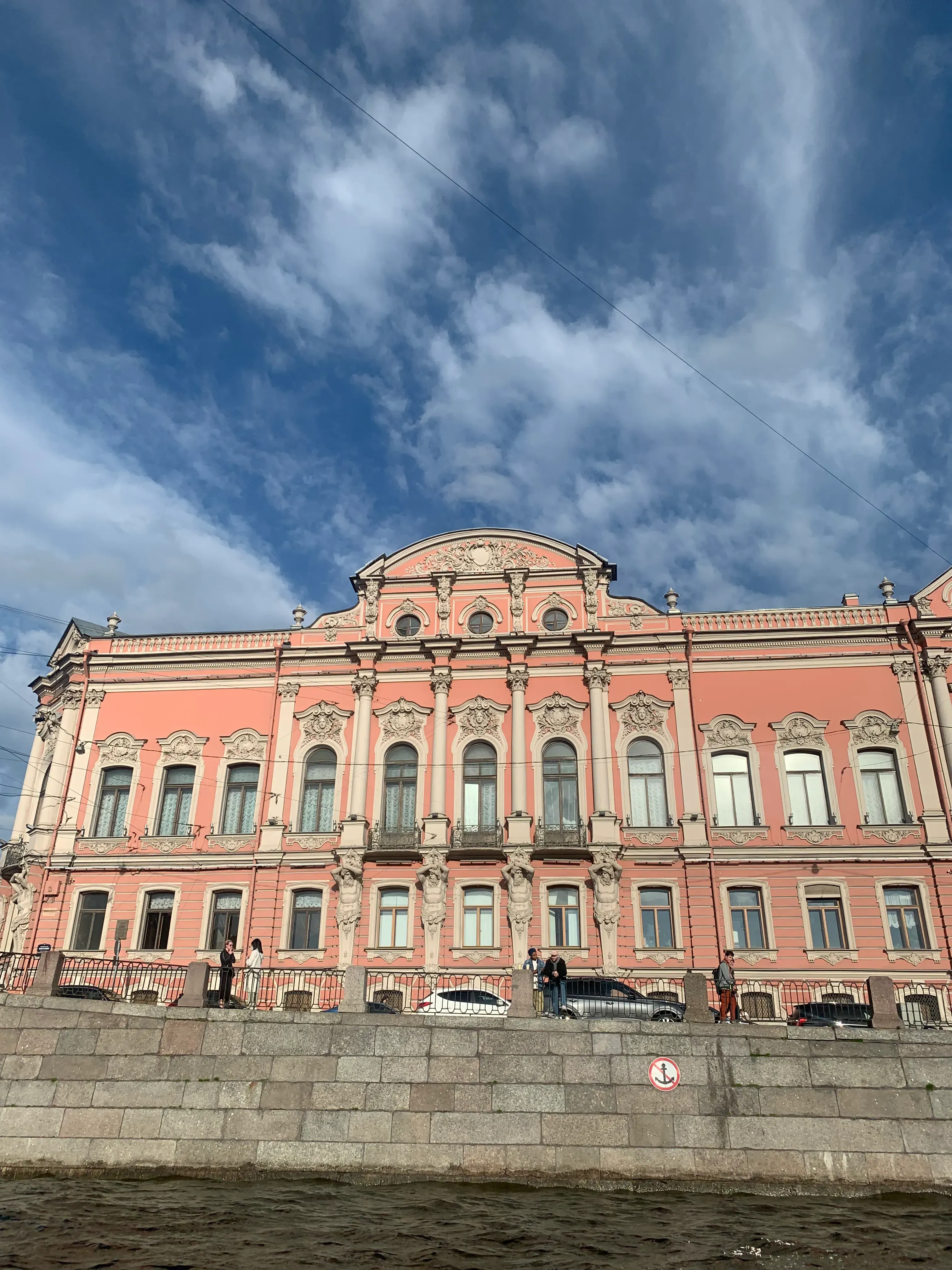и на памятники архитектуры! Фото: Ангелина Головатая