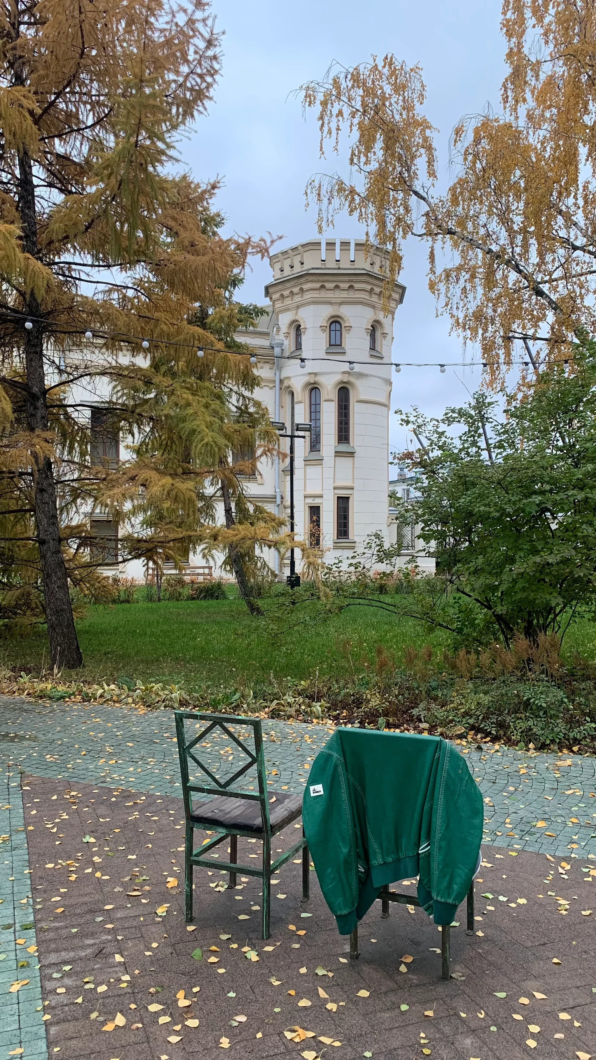 Вид на Литературный музей Тукая из сада