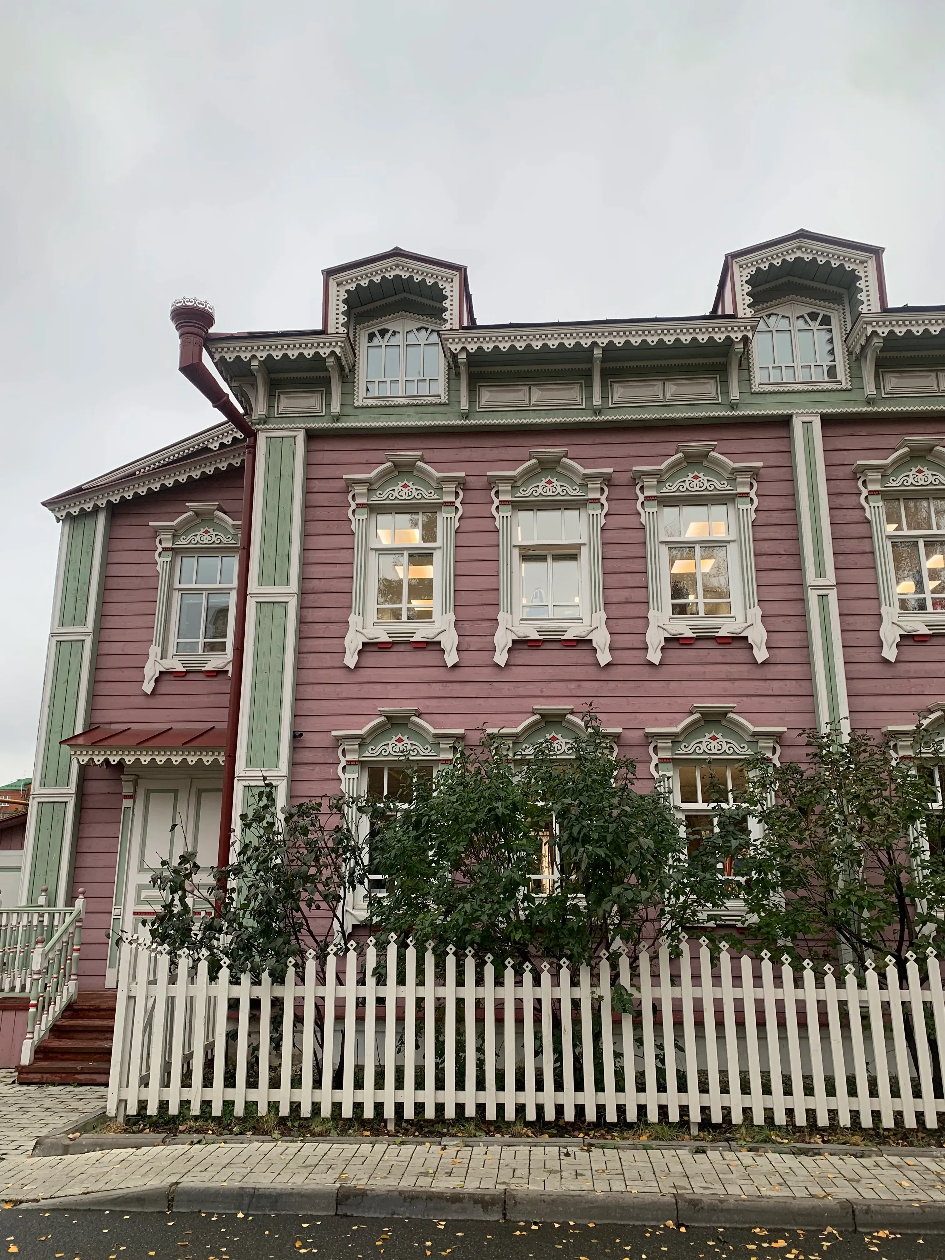 Иногда можно полюбоваться и снаружи. Фото: Ангелина Головатая