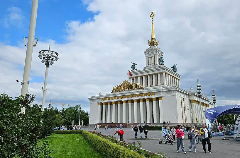 Территория ВДНХ (Sergey A. Demidov / Wikimedia)