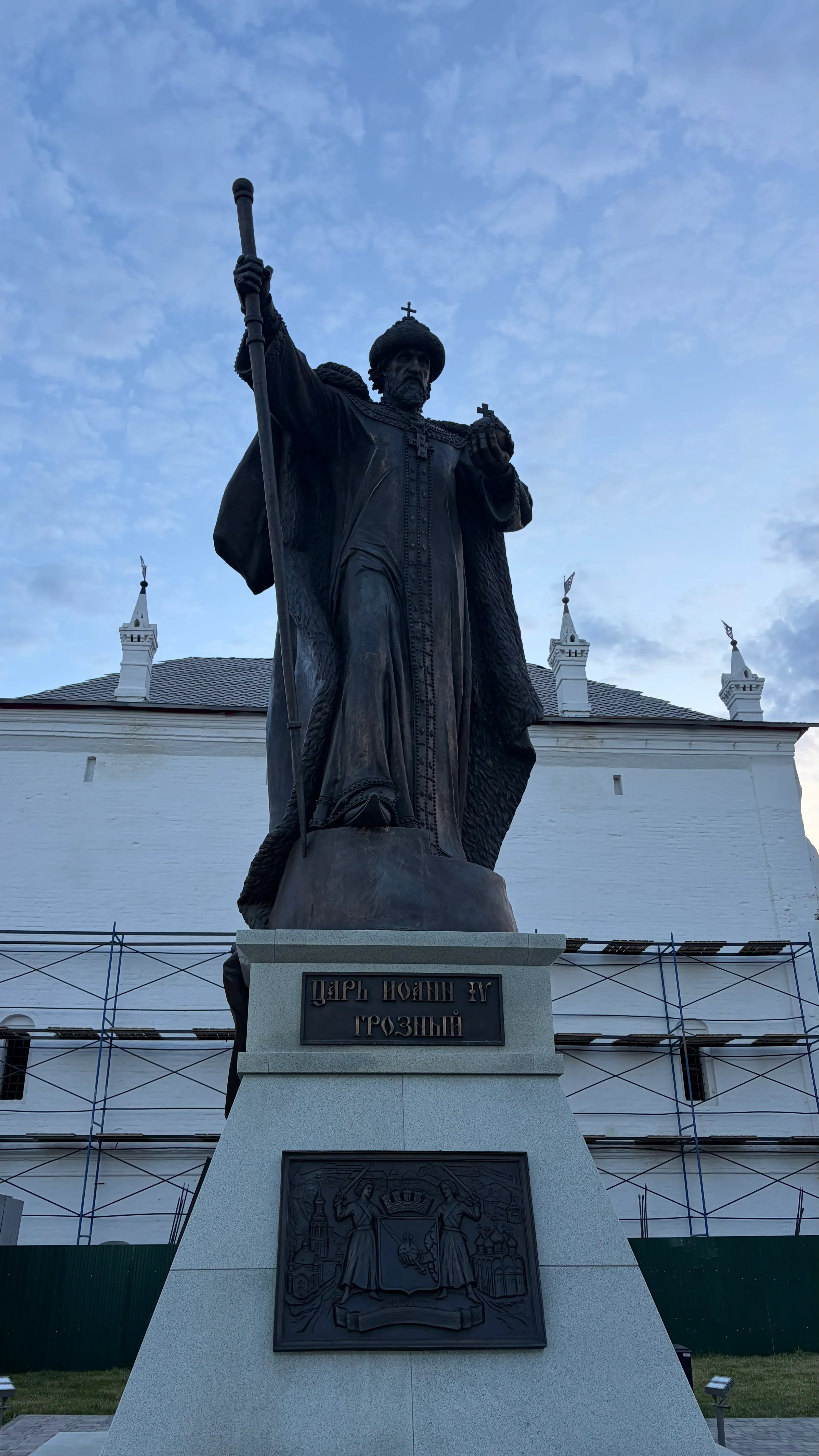 Того гляди, оживёт и растопчет