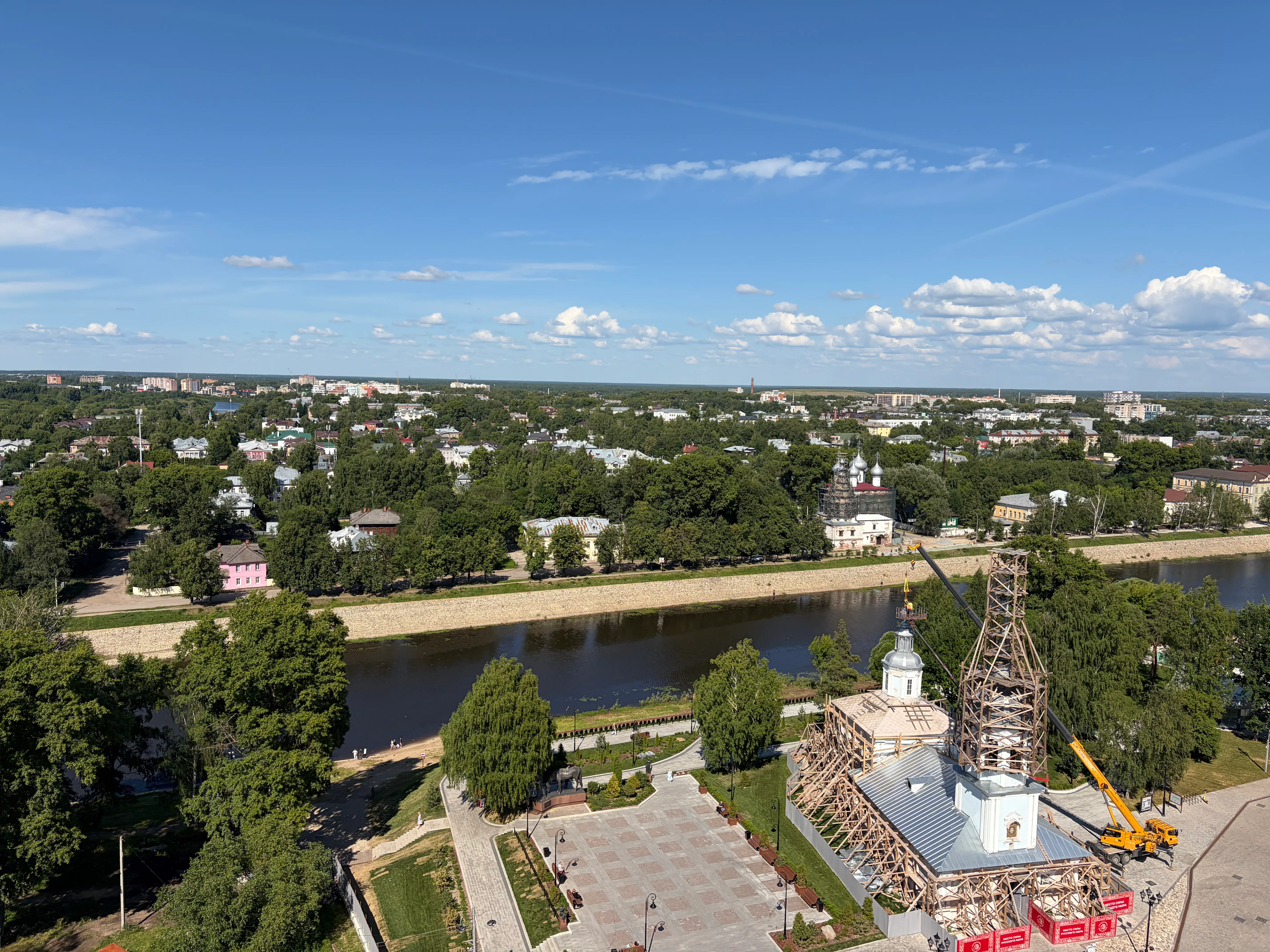 Река Вологда и Храм Александра Невского