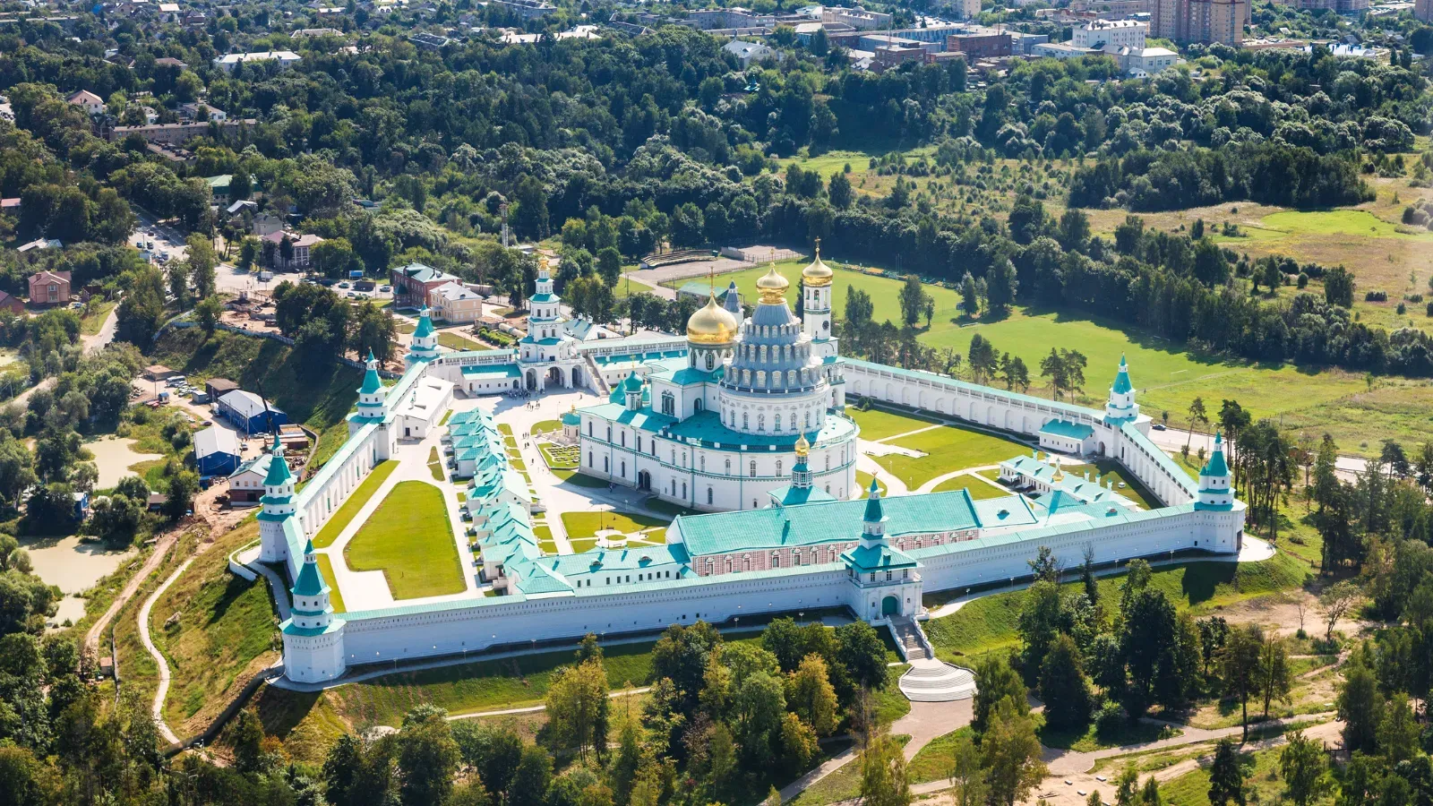 Вид на Ново-Иерусалимский монастырь / vvoevale / Canva