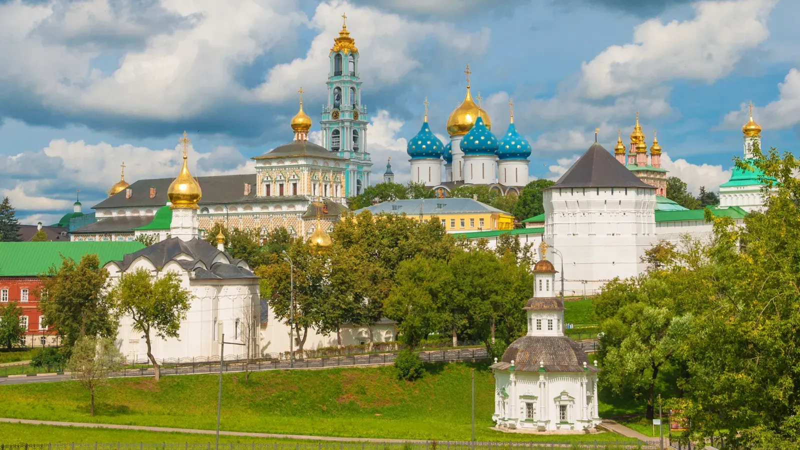 Троице-Сергиева Лавра / Dance60 / Canva