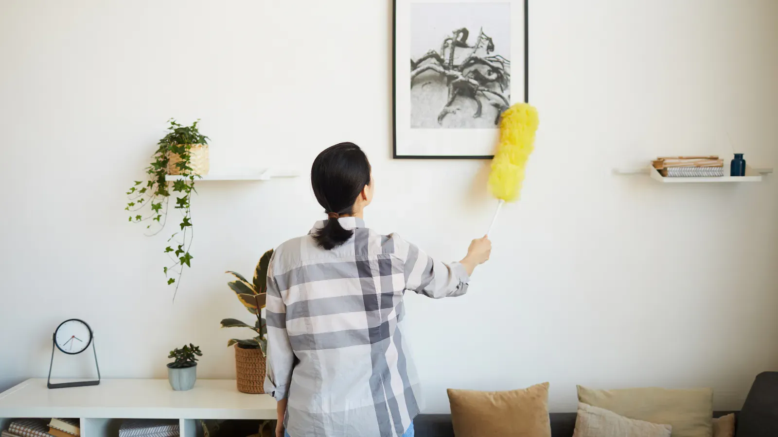Необязательно сдувать каждую пылинку, просто будьте бережны / annastills / Canva
