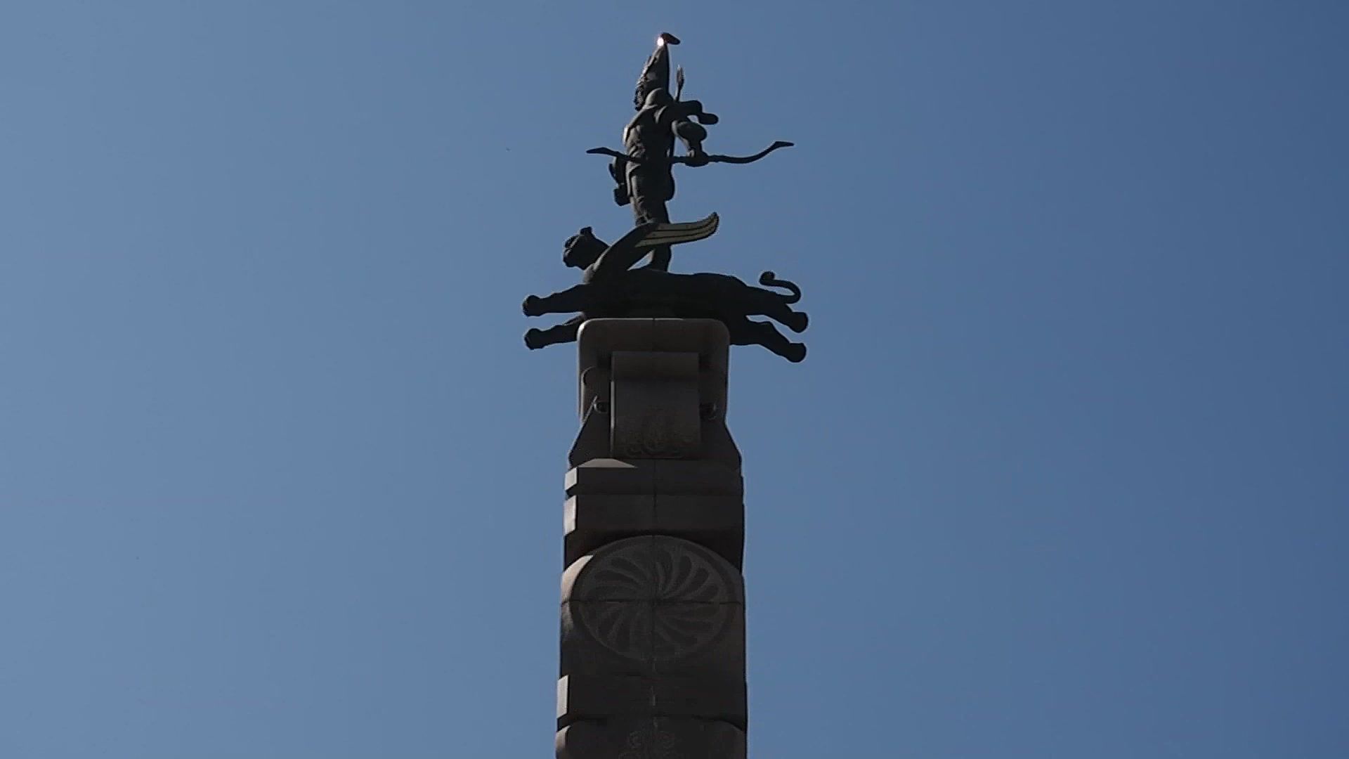 Монумент независимости на Площади Республики (t_y_l / Wikimedia)