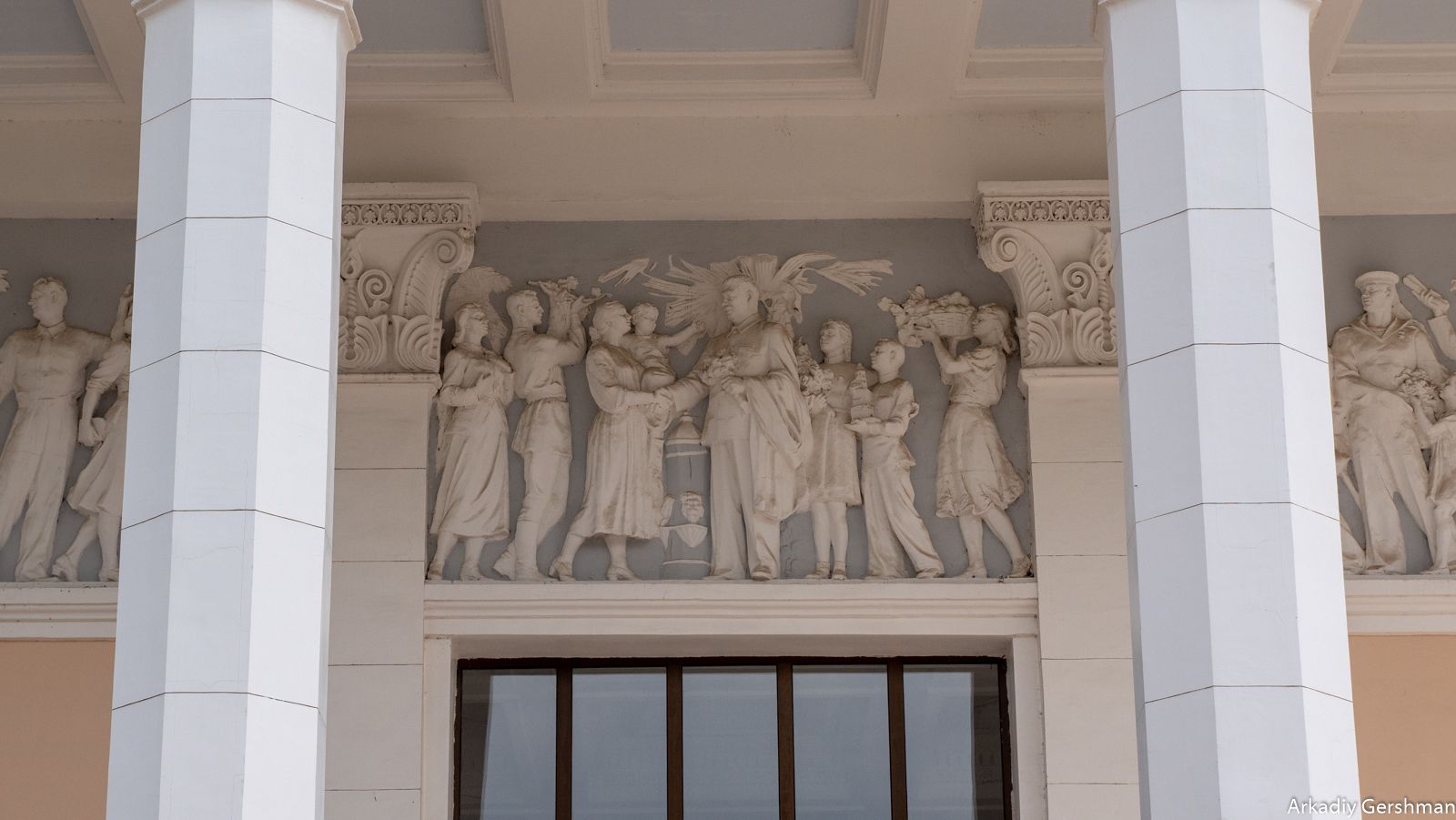 Фасад санатория в Цхалтубо / фото Аркадия Гершмана