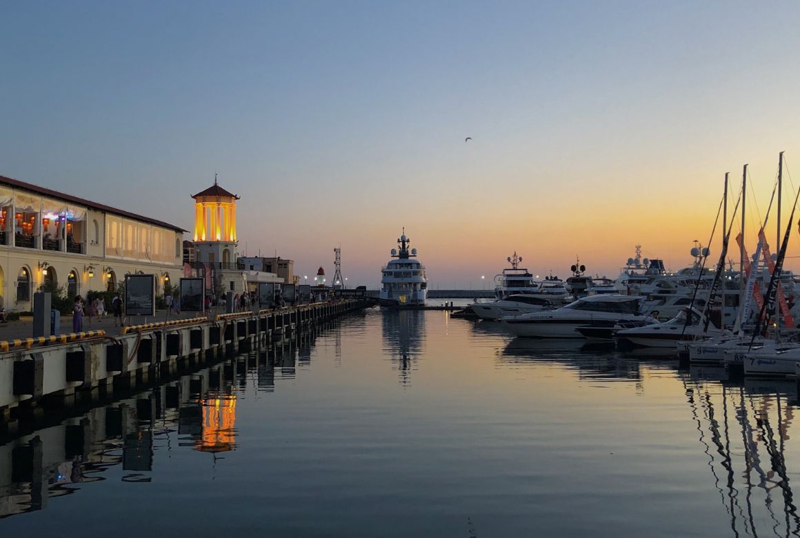 Морская пристань в Сочи (Igor Starkov / Canva)