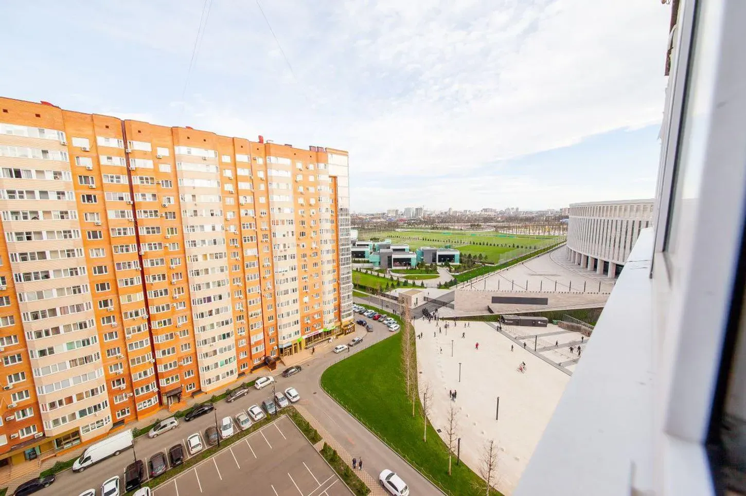 Вид из квартиры рядом с парком (фото на Суточно.ру)
