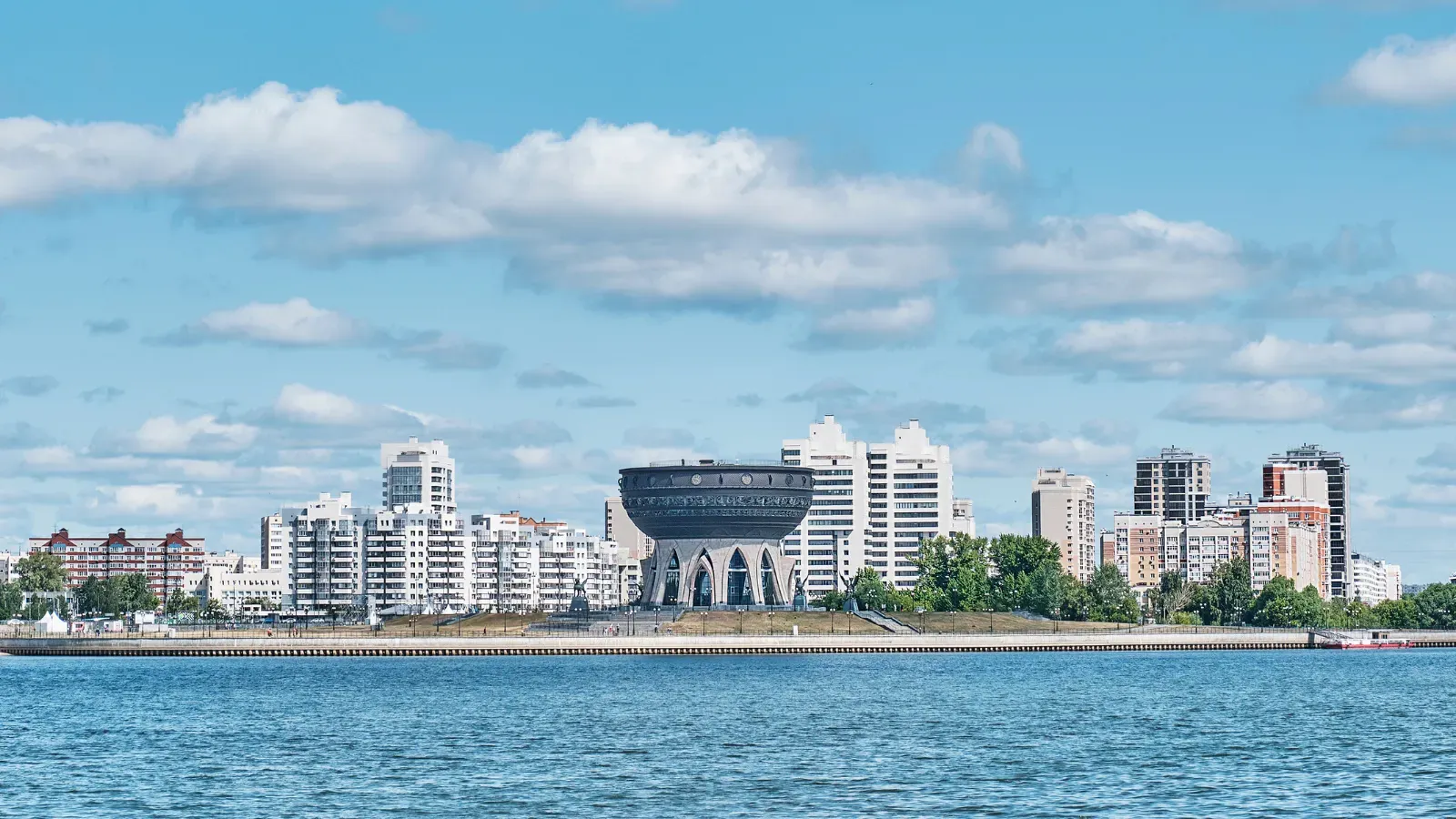 Центр семьи «Казан» на берегу Казанки. IRINA KONONOVA / Canva