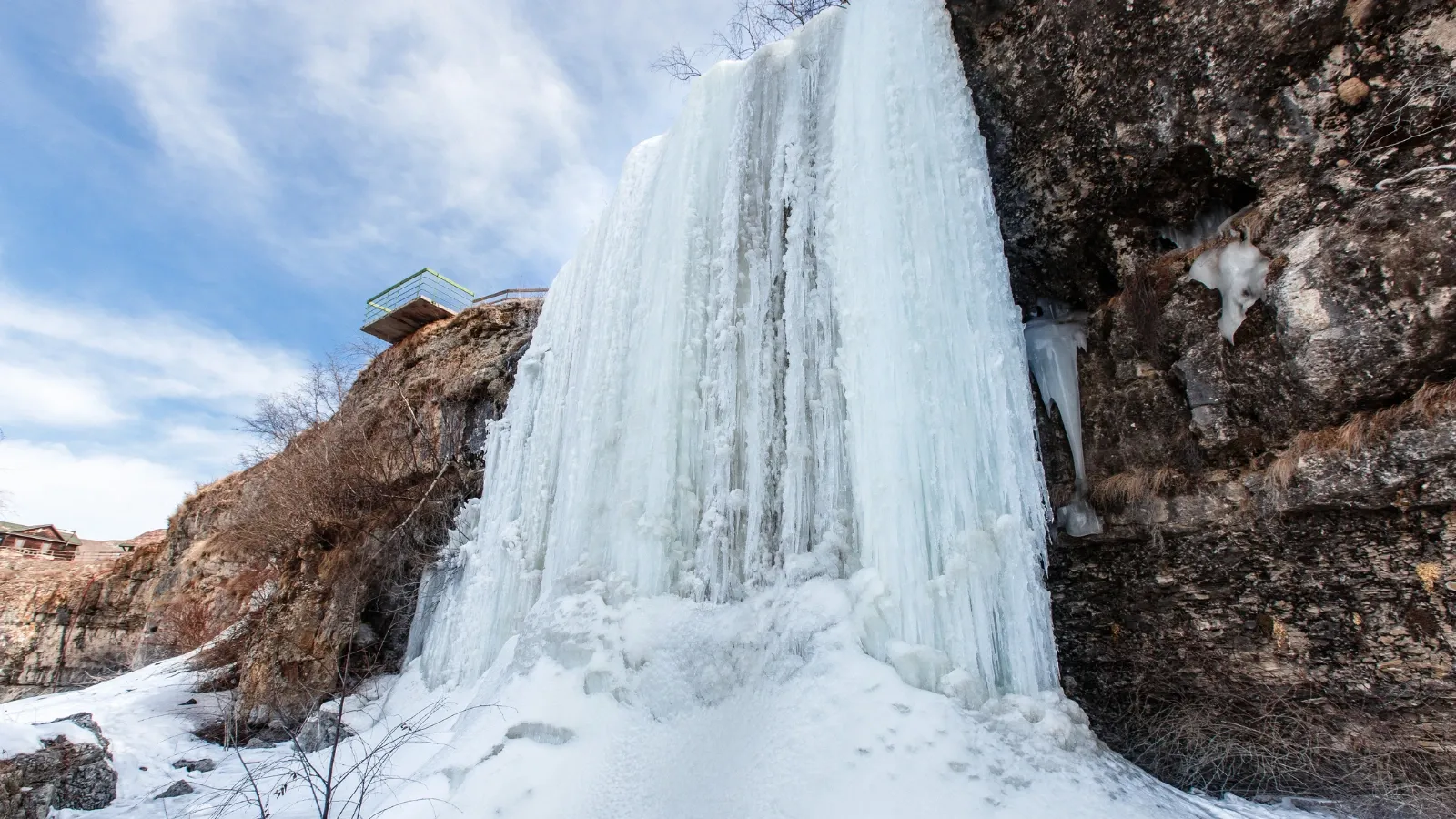 замёрзший водопад в Дагестане