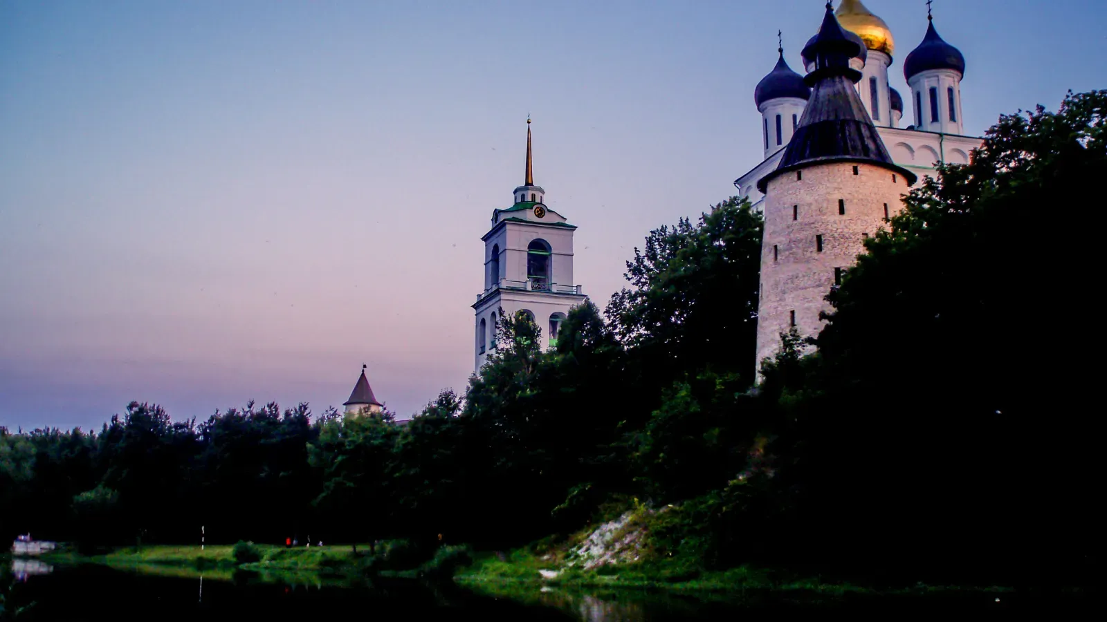 В Псковский музей-заповедник входит 21 объект, включая кремль. lemtal / Canva