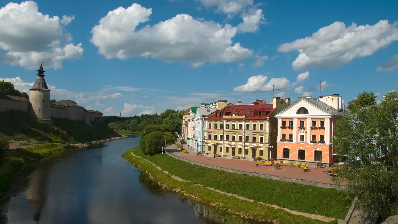 Золотая набережная. kostya6969 / Canva