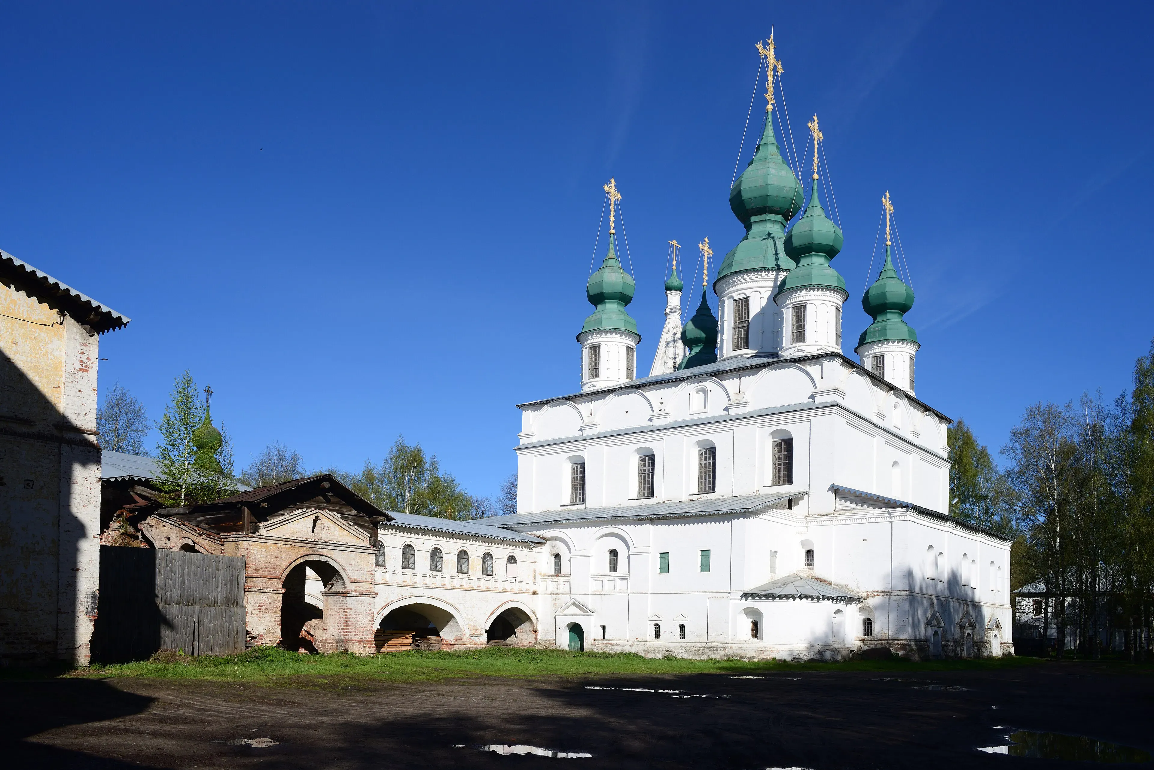 Ансамбль Михаило-Архангельского монастыря / фото Hamerani / Wikimedia