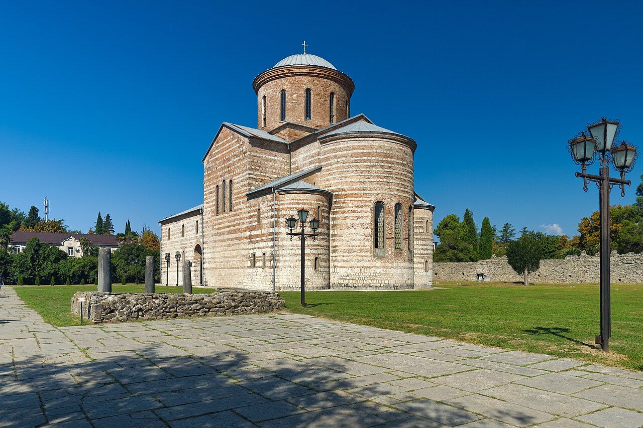 Собор Андрея Первозванного в Пицунде (Alexxx1979 / Wikimedia)
