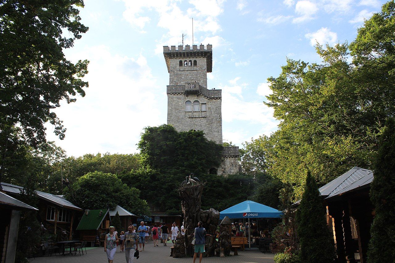 Смотровая башня на горе Ахун (Наталья Лексукова / Wikimedia)