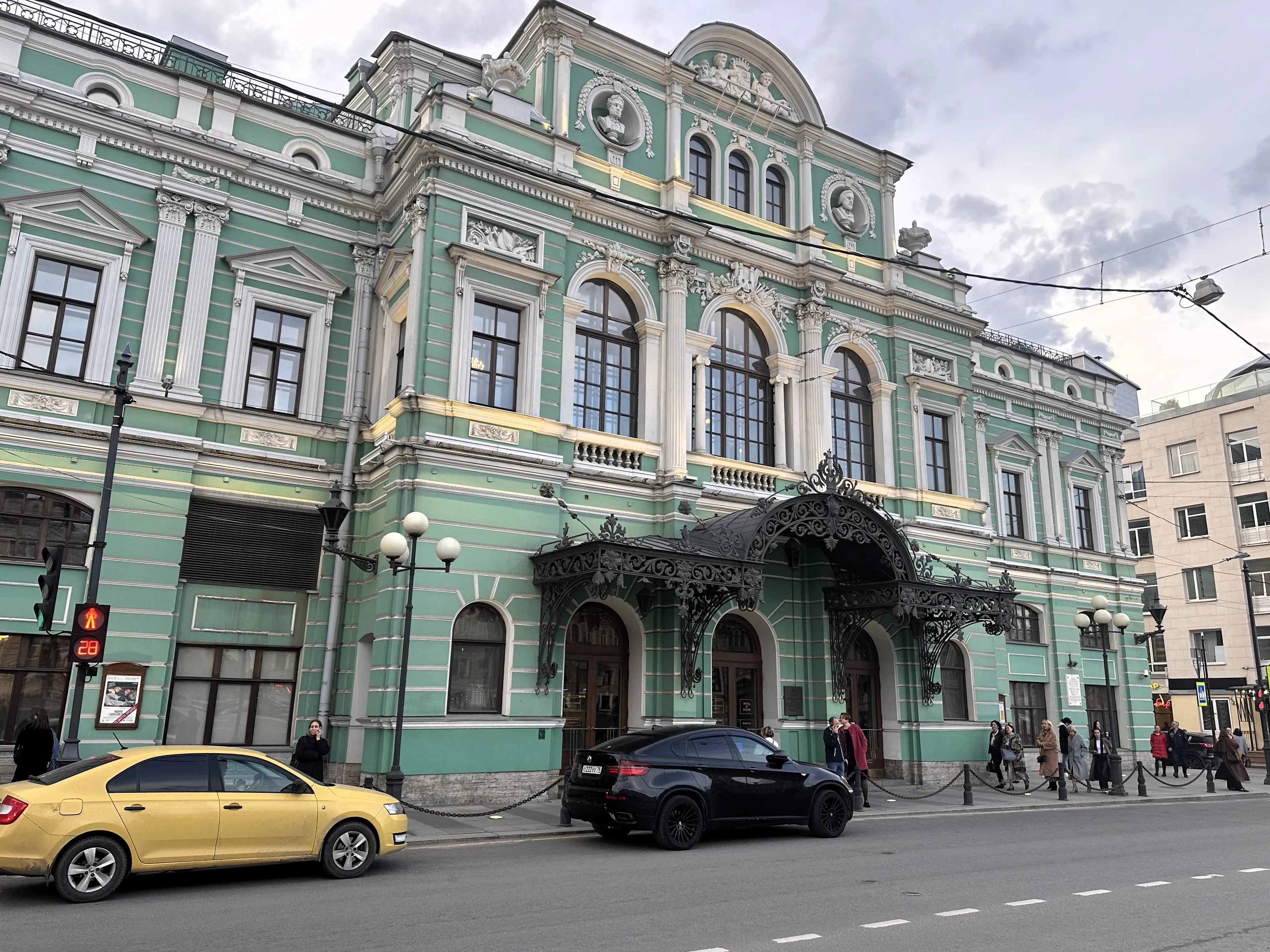 Фасад БДТ со стороны реки / фото Елена Никуличева / Горбилет
