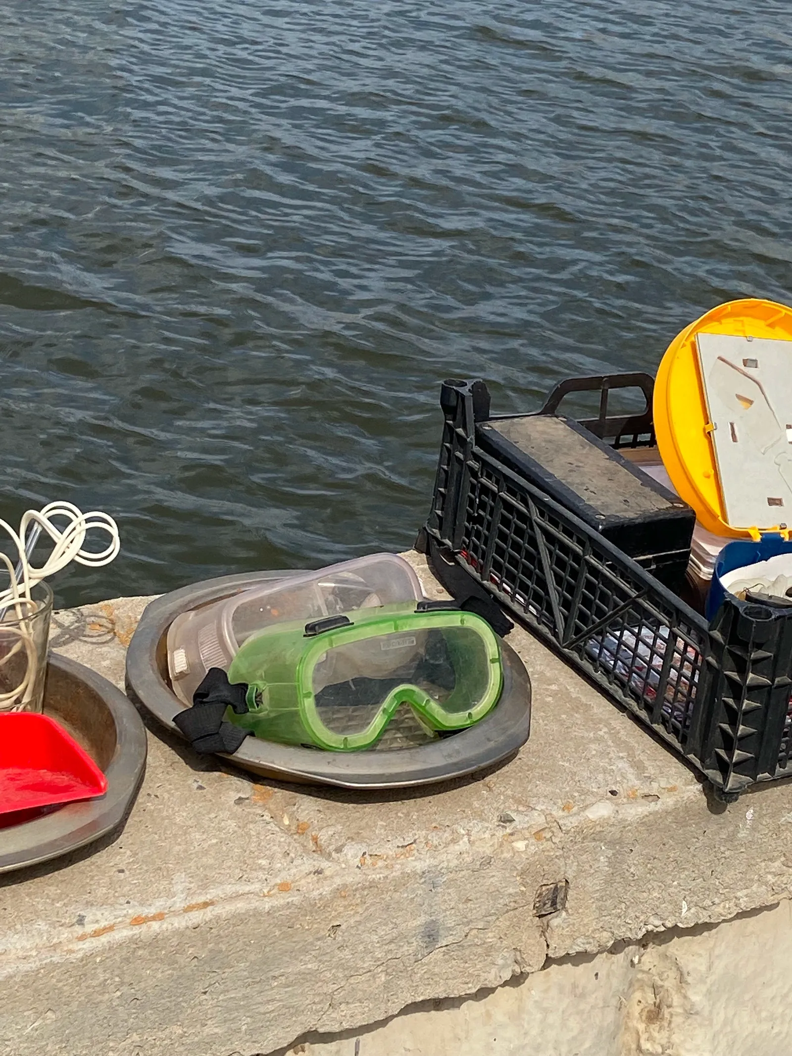 Подводную маску продают / фото Анастасии Пелевиной