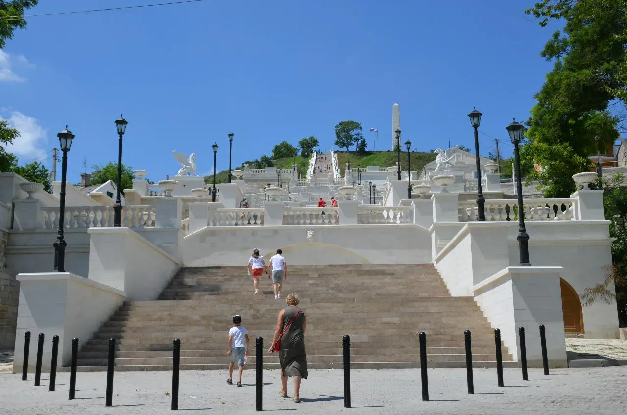 Лестница на гору Митридат в Керчи (Legioner2016 / Wikimedia)