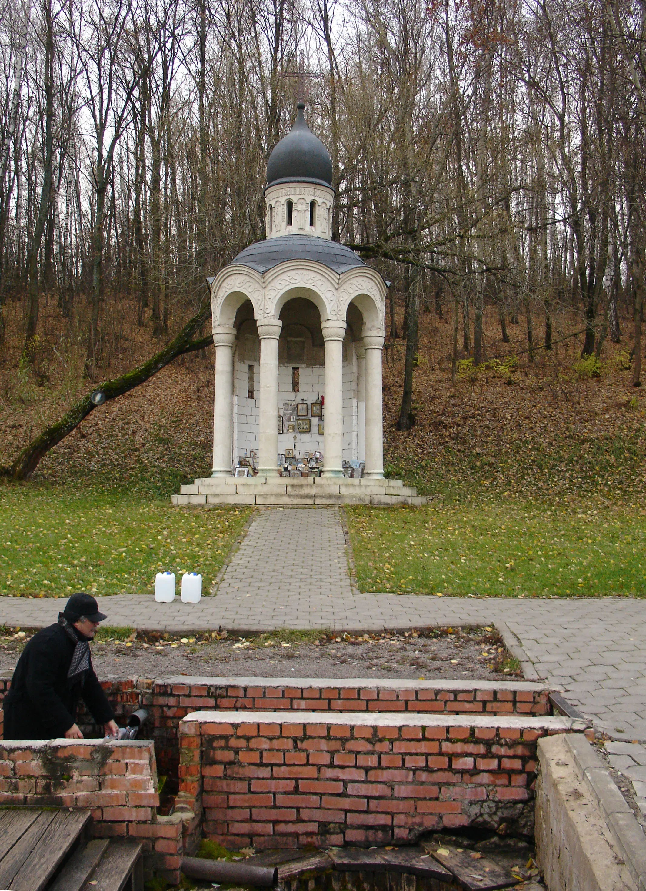 Часовня рядом с Прощёным колодцем / Alexander Roumega / Wikimedia