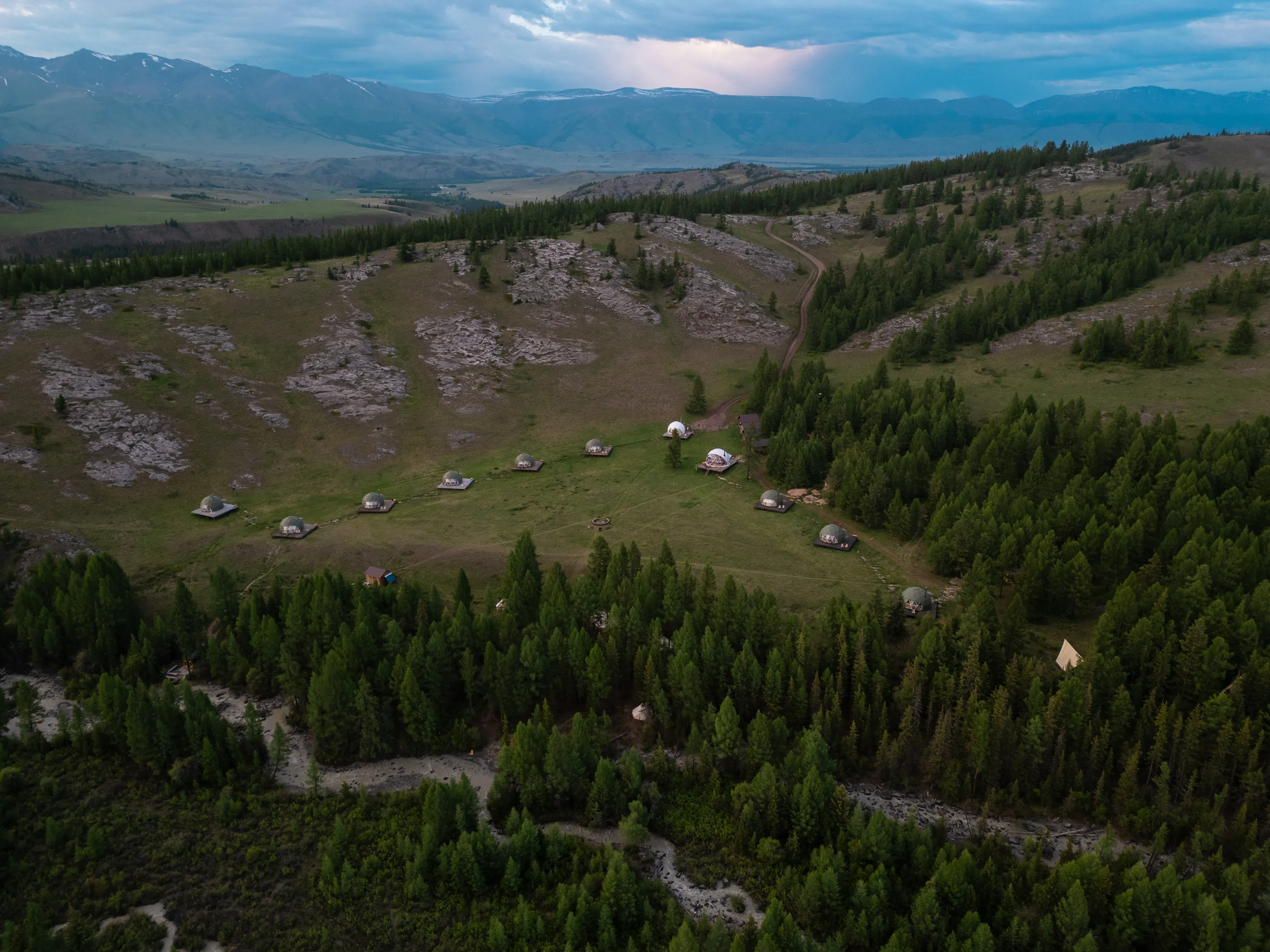 Жизнь в куполах на Алтае / фото Александр Мазуров