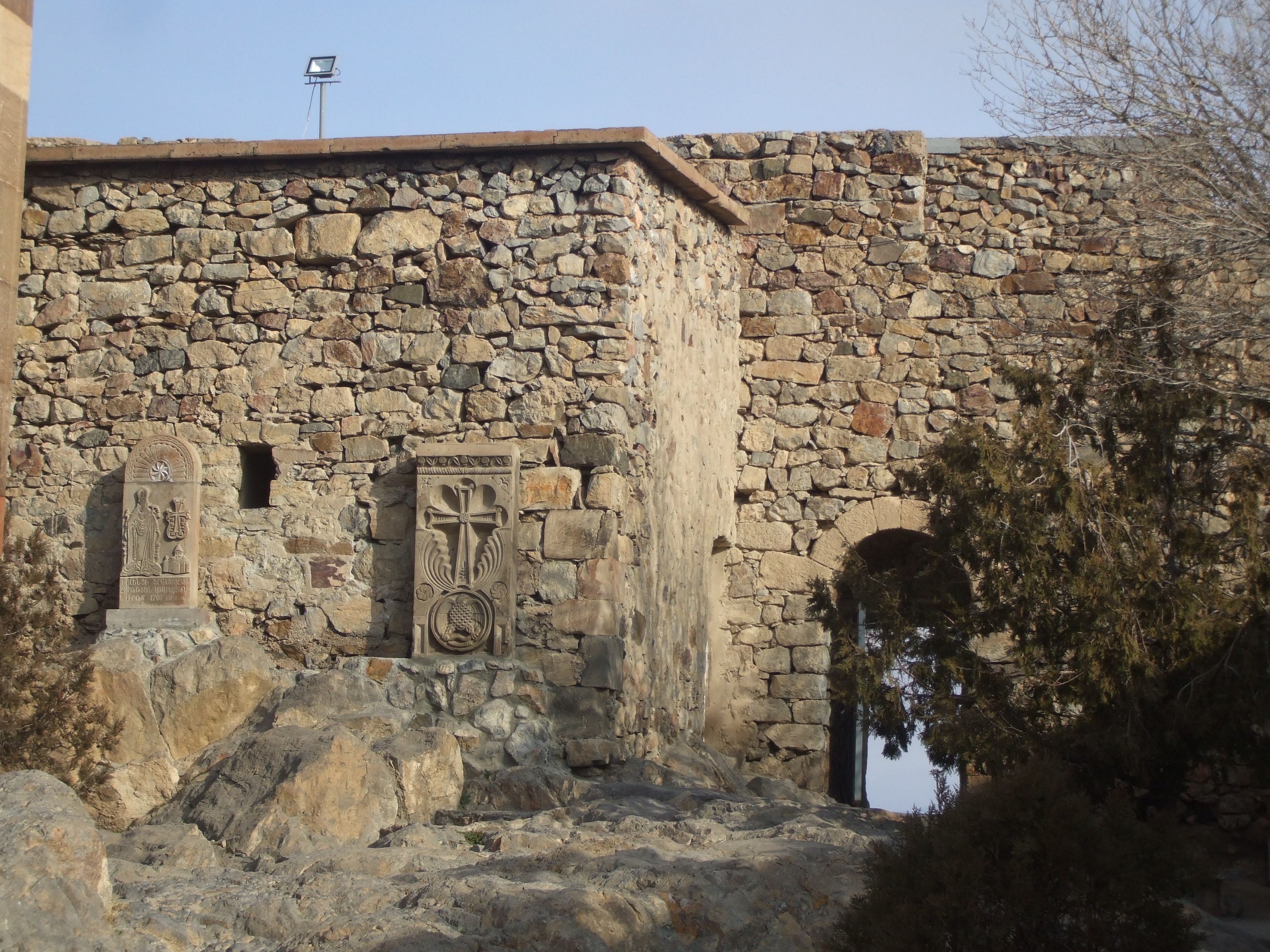 Кажется, что каждый камень здесь дышит историей. Фото Дарины Устич