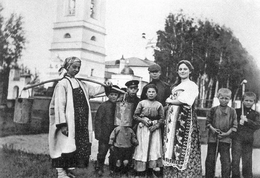 Есенин с земляками в Константинове / Unknown author / Wikimedia