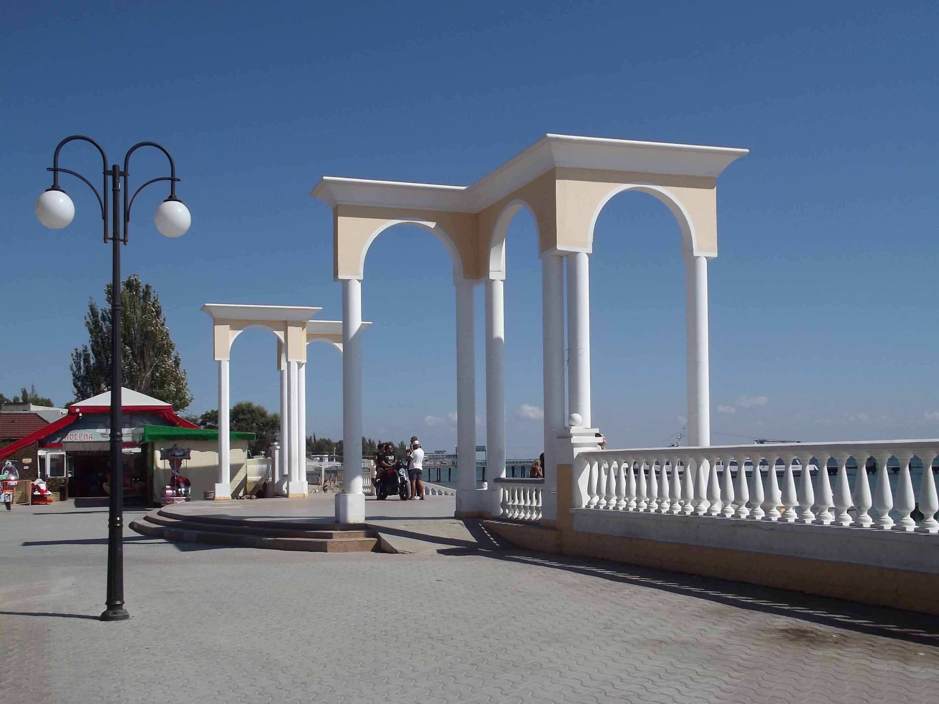 Набережная в Евпатории / фото Борис Мавлютов / wikimedia