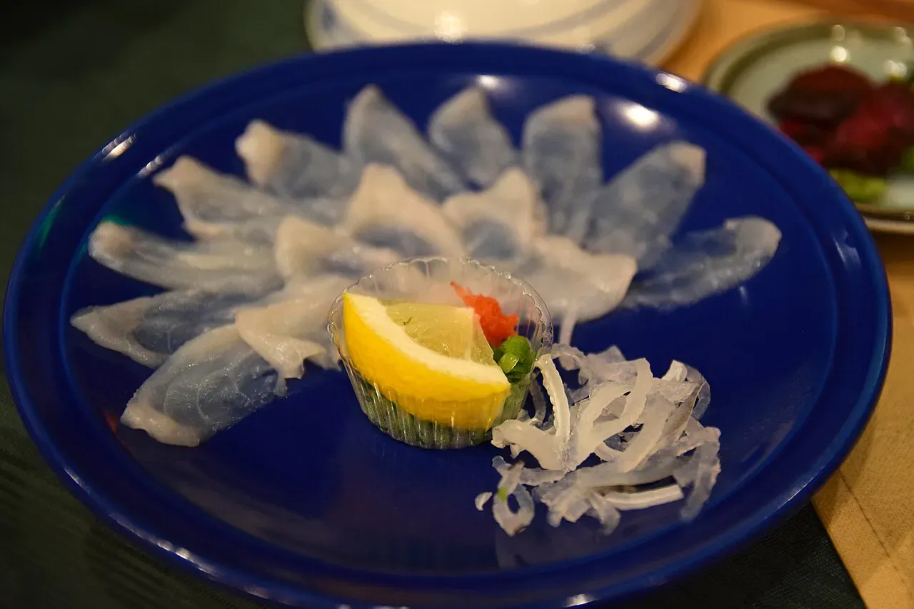 Сашими из фугу (Raita Futo / Wikimedia)
