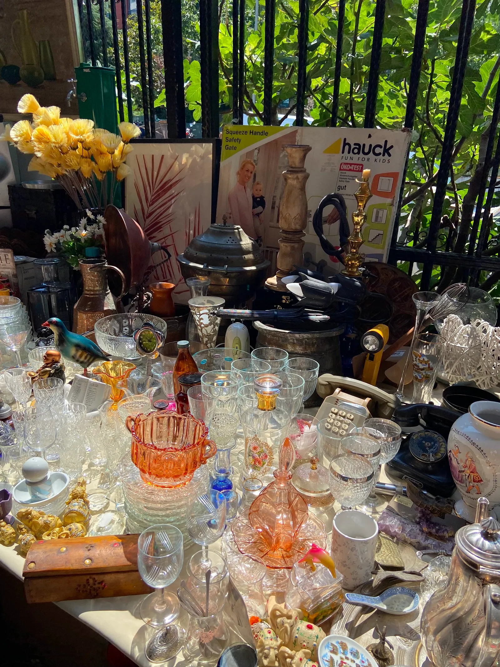 Хрусталь на барахолке в Стамбуле. Автор фото Анастасия Пелевина