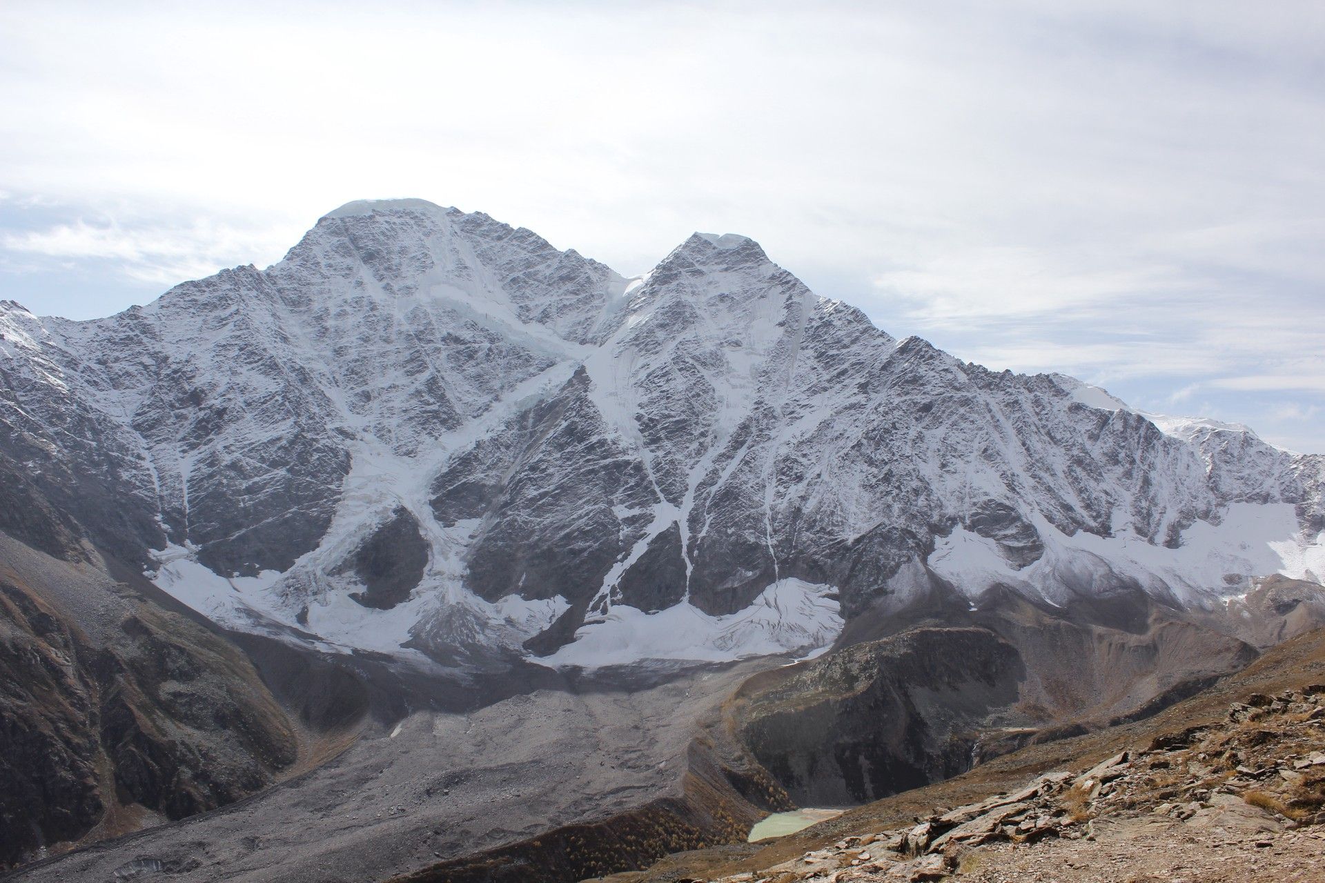Виды с Чегета осенью. Фото: Алёна Хохлачёва