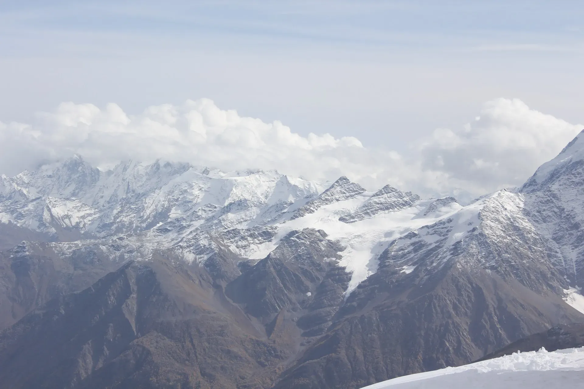 Виды с Эльбруса осенью. Фото: Алена Хохлачева