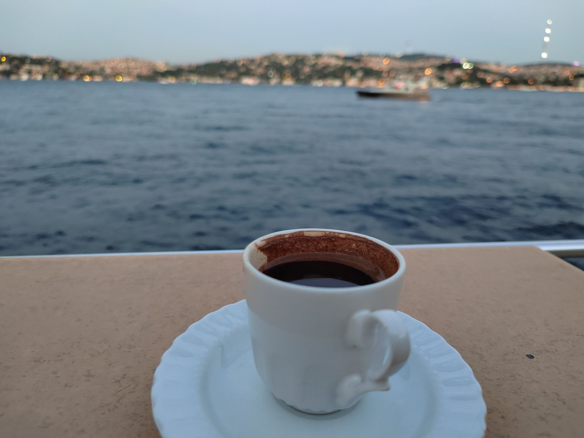 Самый вкусный кофе с самым вкусным видом. Фото Дарины Устич