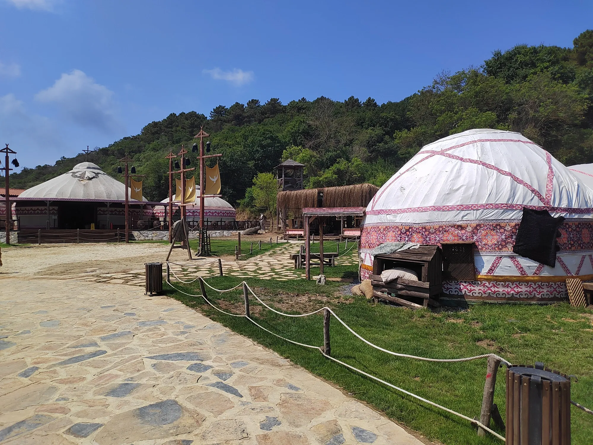 Атмосфера киносъёмок здесь повсюду. Фото Дарины Устич