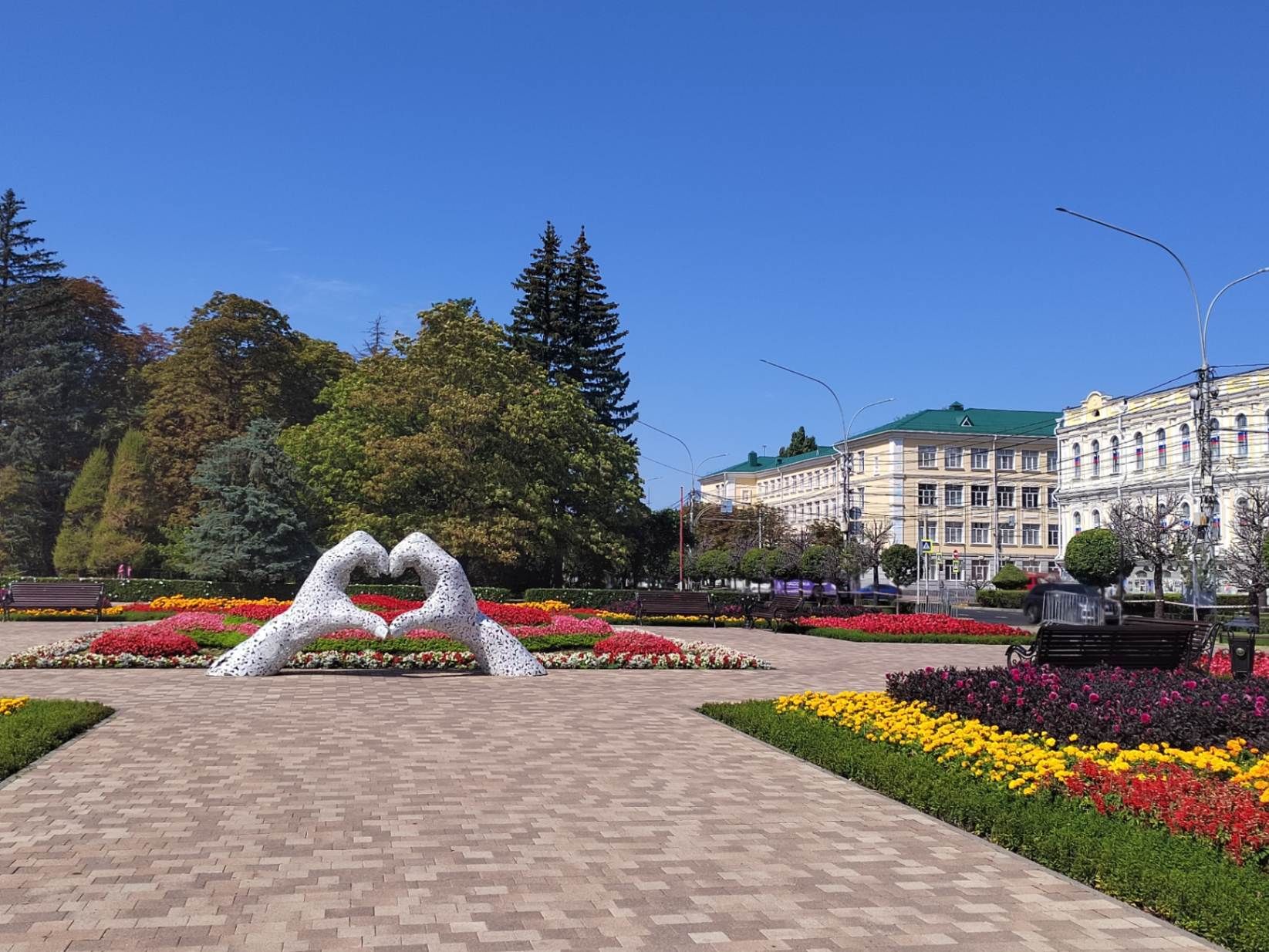 Здесь есть интересные арт-объекты. Фото Дарины Устич