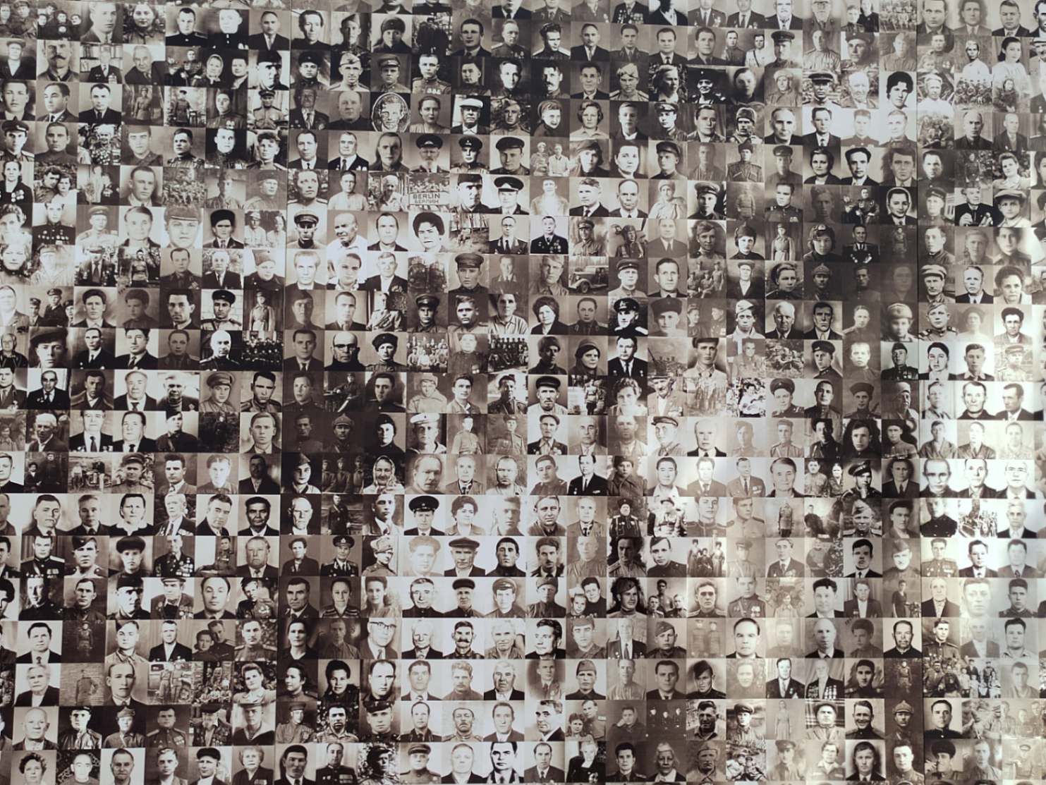 Каждый пиксель картины — это фотография человека. Фото Дарины Устич