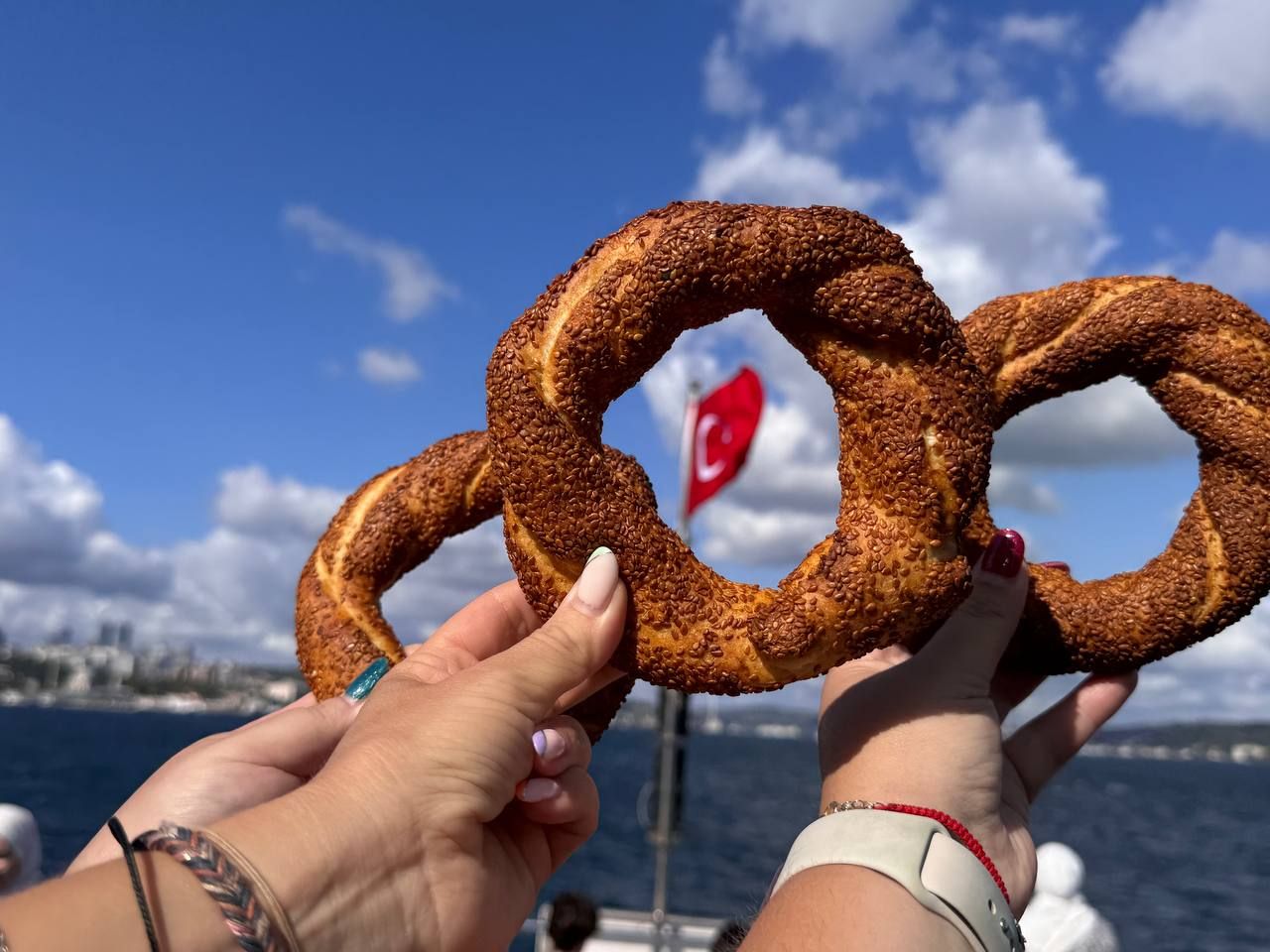 Лучший перекус в Стамбуле. Фото Дарины Устич